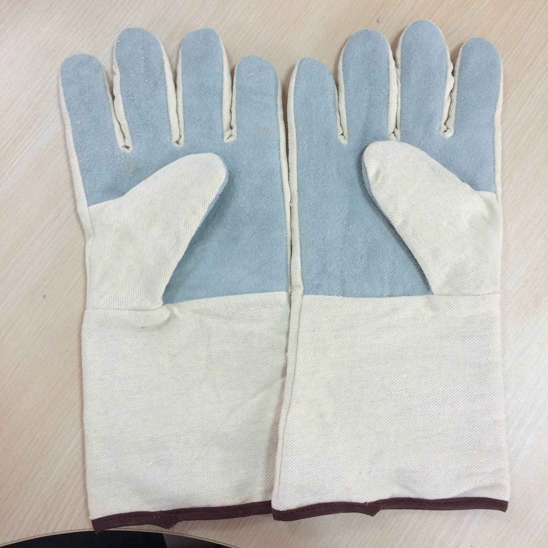 白斜纹布拼接耨二层皮手套 劳保手套
