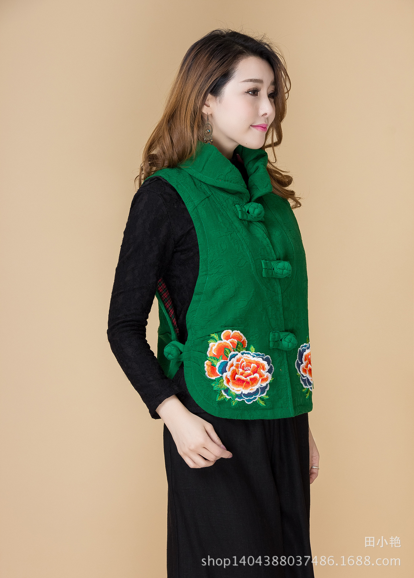 原创秋冬新款民族风棉麻盘扣绣花短款马甲外套翻领坎肩背心女装