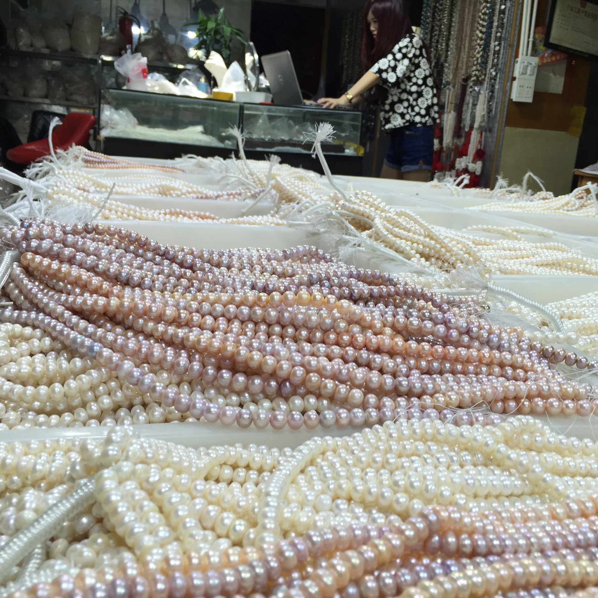 8-9米形天然淡水珍珠项链 微瑕 三色可选 诸暨珍珠饰品批发优惠-分散