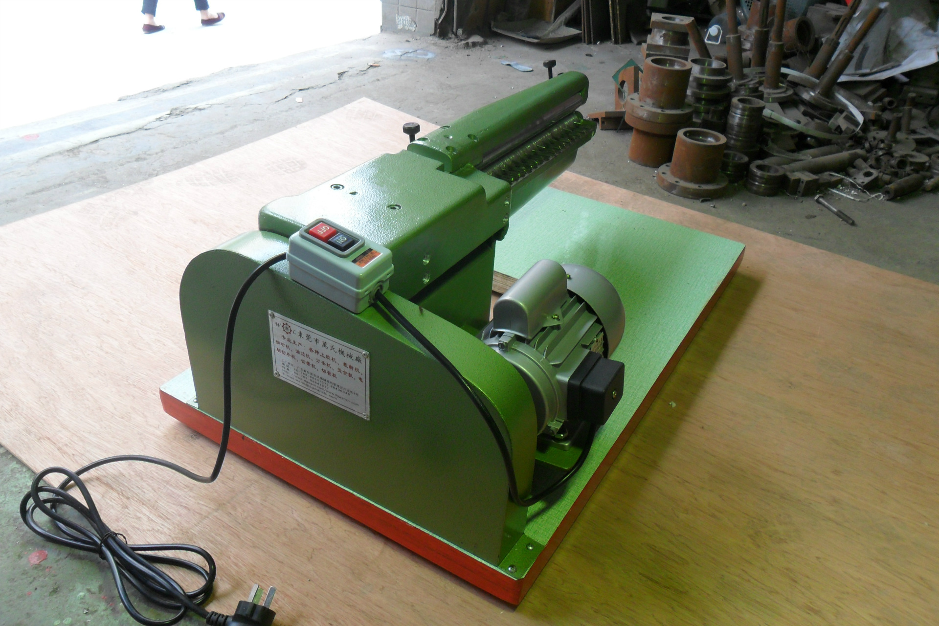 佛山上胶机 黄胶机公司 万能胶水机