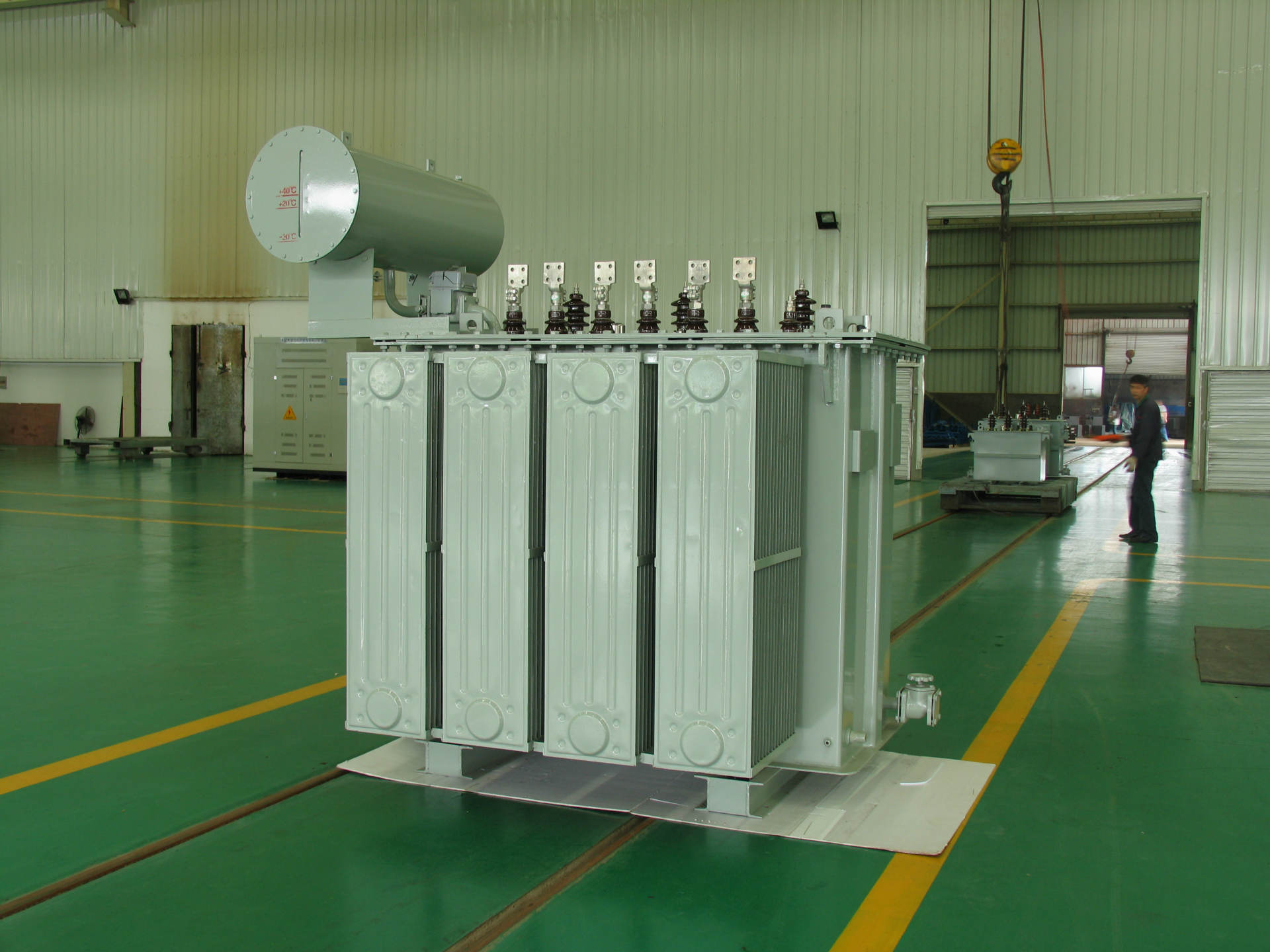 s11-1600kva/10kv三相油浸式全铜有载调压电力配电变压器