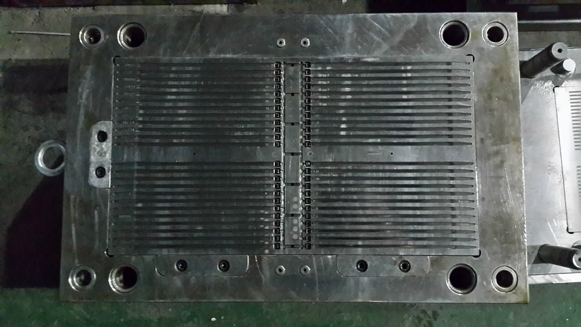 专业制造模具扎带模具尼龙扎带模具线卡模具膨胀管模具