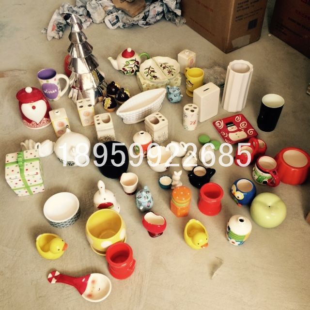 库存套圈杂货 树脂工艺品杂货 庙会地摊陶瓷杂货 批发陶瓷工艺品