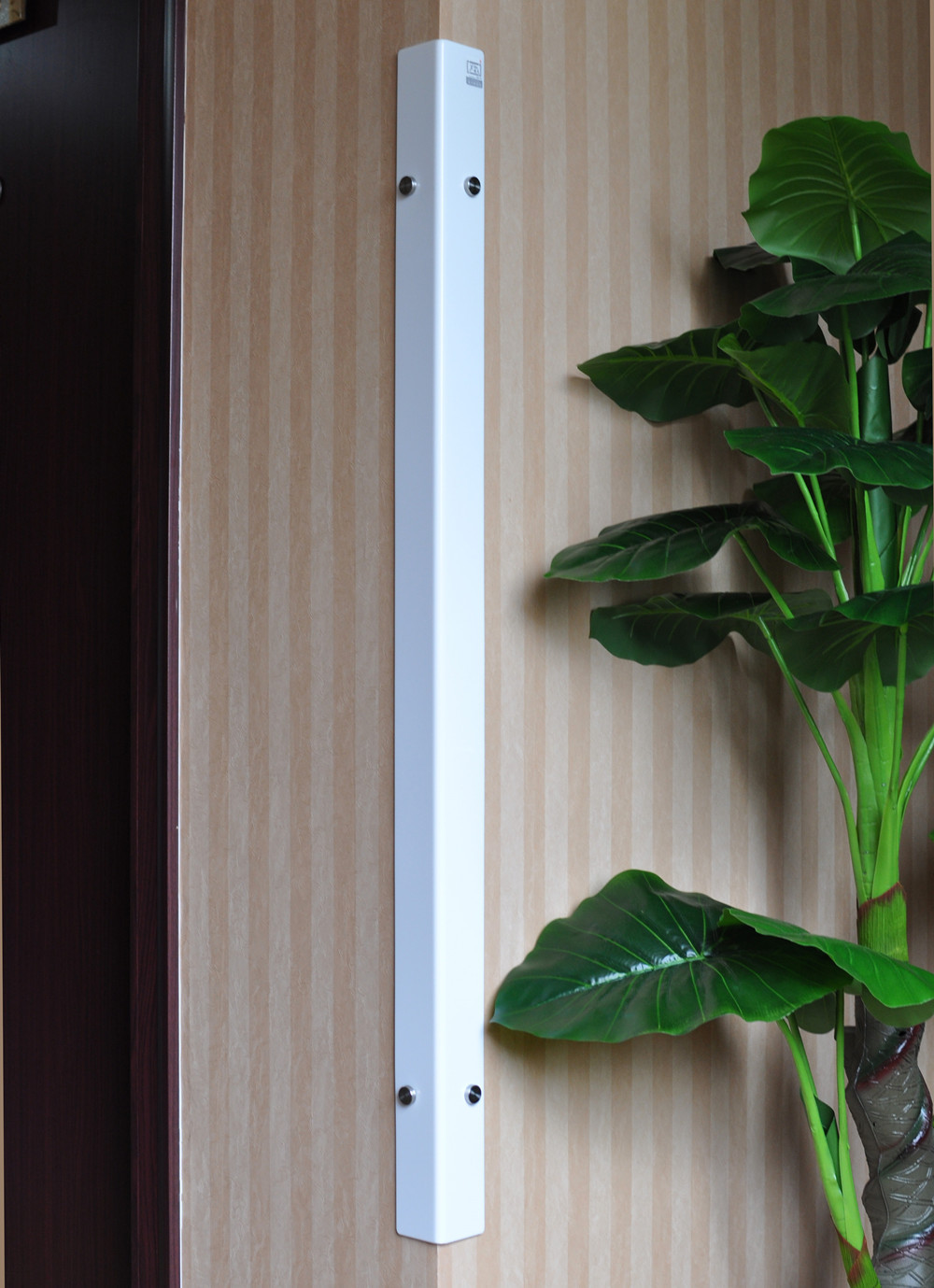 厂家直销 亚克力护角 白色丝印护墙条 防撞护角 深加工