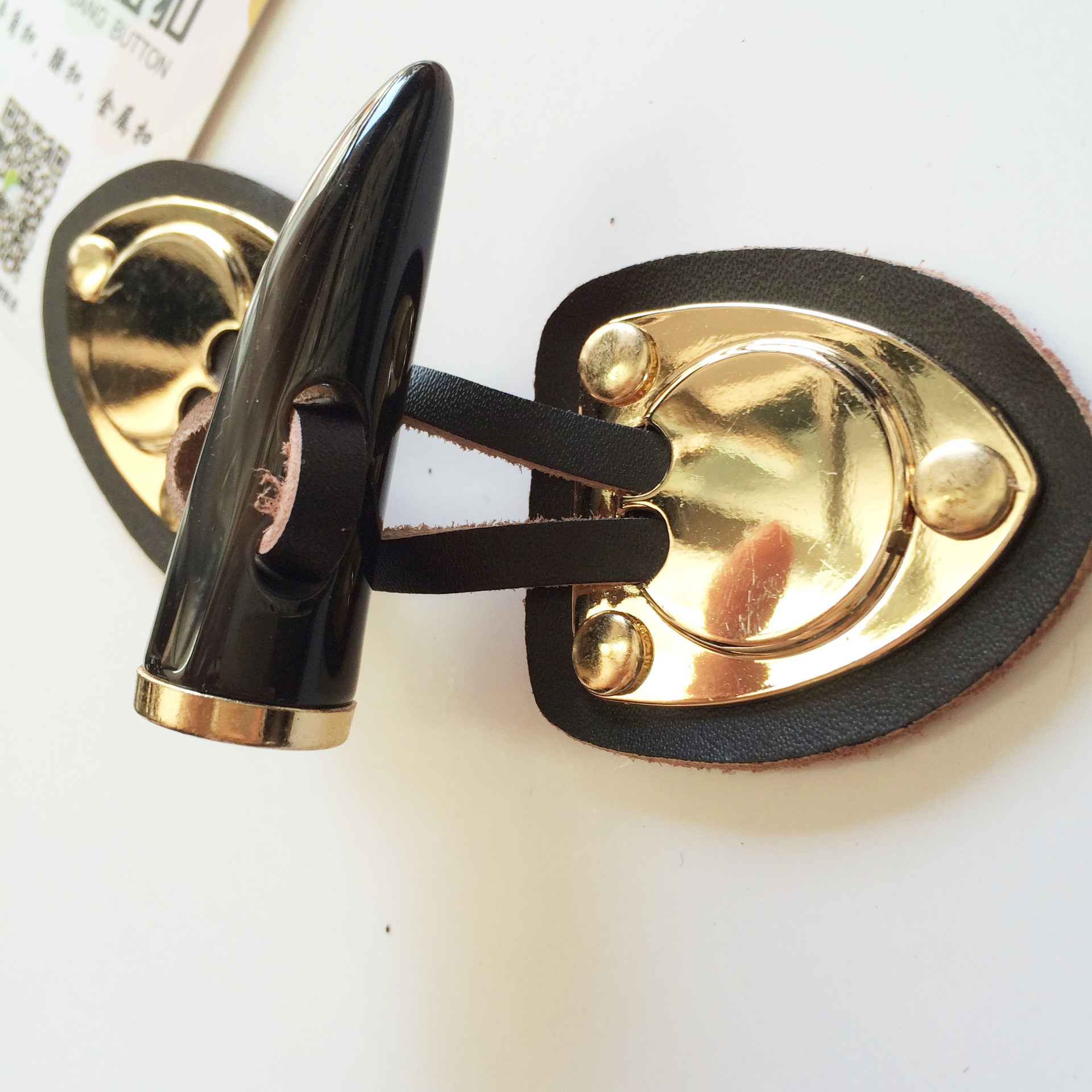 前黄纽扣金属合金配皮树脂牛角扣大衣对扣厂家直销