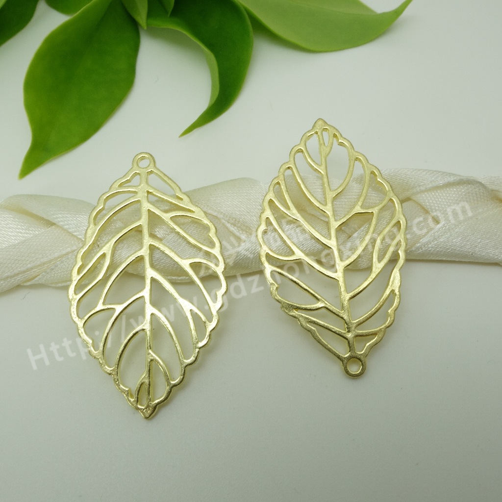 diy手工饰品材料配件时尚带孔镂空树叶花片叶子小挂件厂家批发