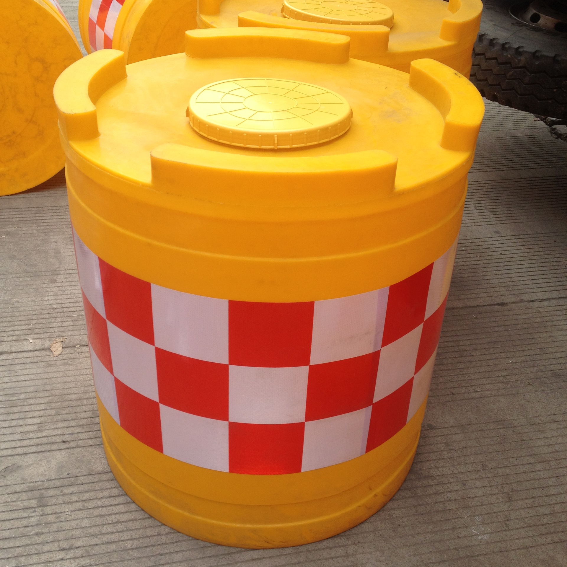 滚塑防撞桶 交通设施塑料防撞分流桶900*920 厂价直销隔离栏