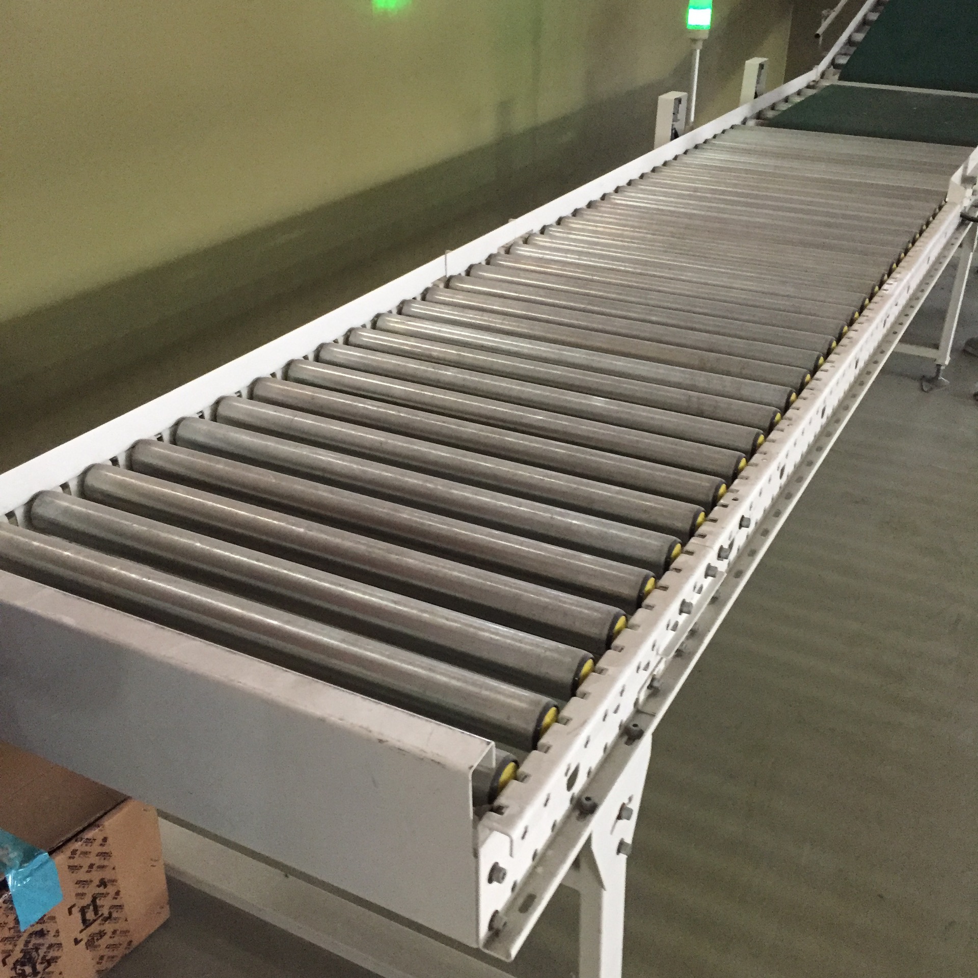 厂家供应滚筒输送机积放式滚筒输送机滚筒流水线伸缩滚筒线