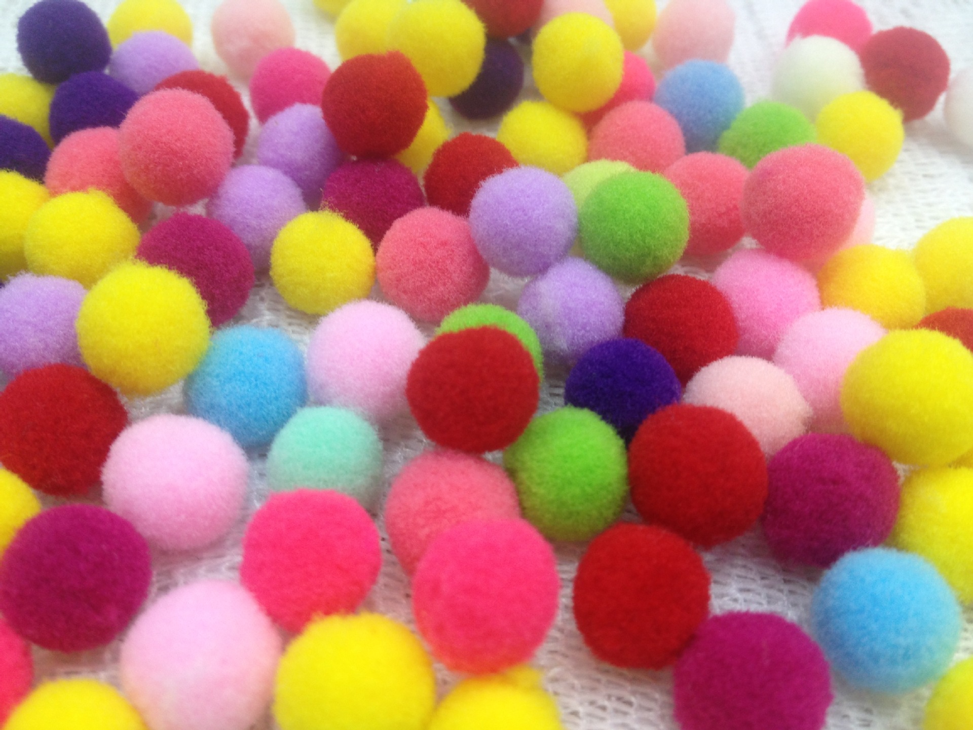 工厂直销 批发各种规格材质的混色毛球 彩色涤纶高弹球 彩葱球