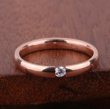 跨境热卖 钛钢镀玫瑰金男女士戒指  夹钻 婚戒 不锈钢指环批发