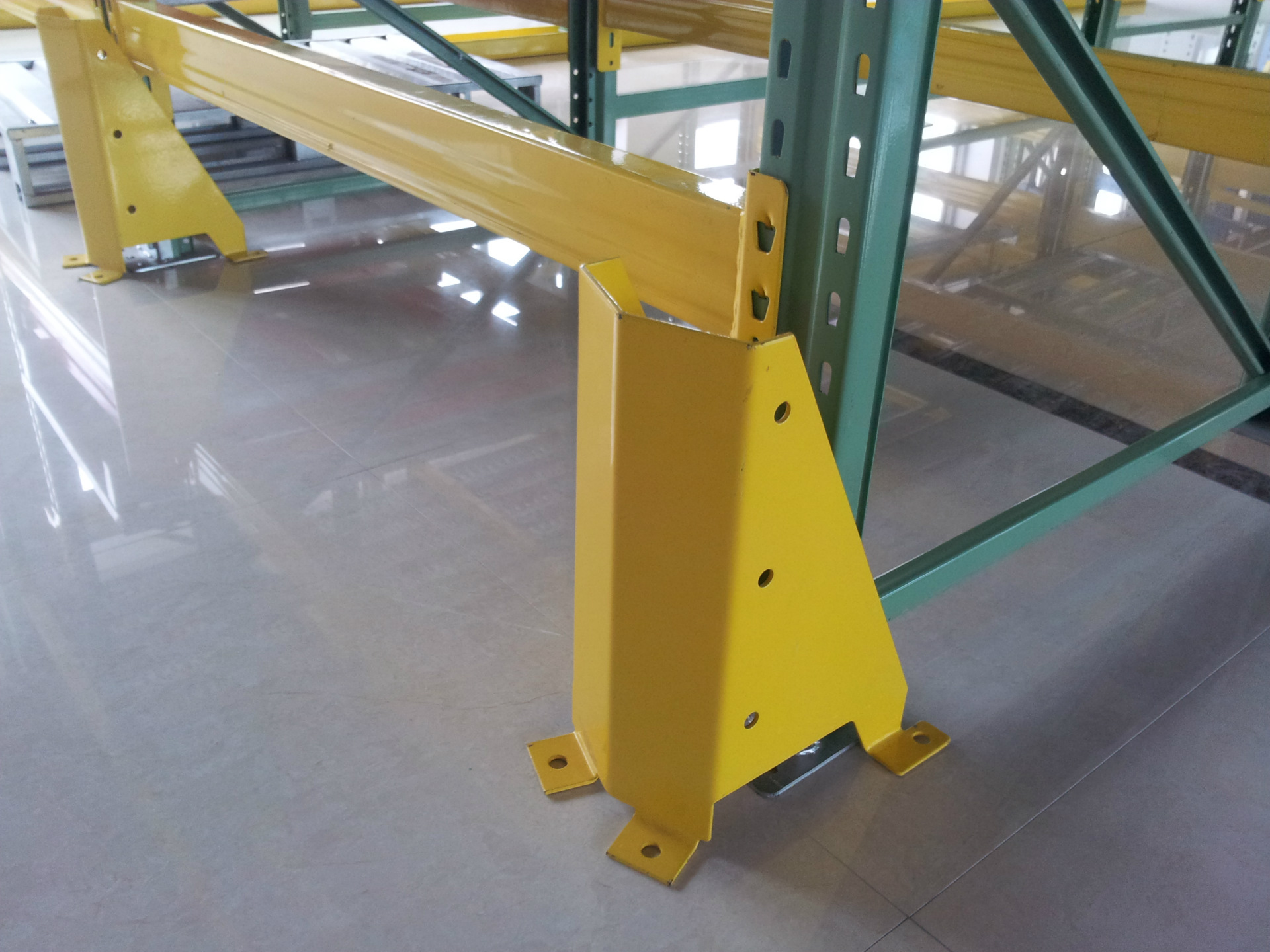 南京江锐 黄色醒目防撞货架护脚 专业货