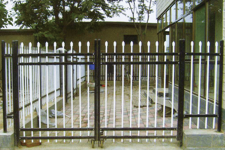 生产供应 梯形别墅防盗锌钢护栏 小区锌钢铁艺大门