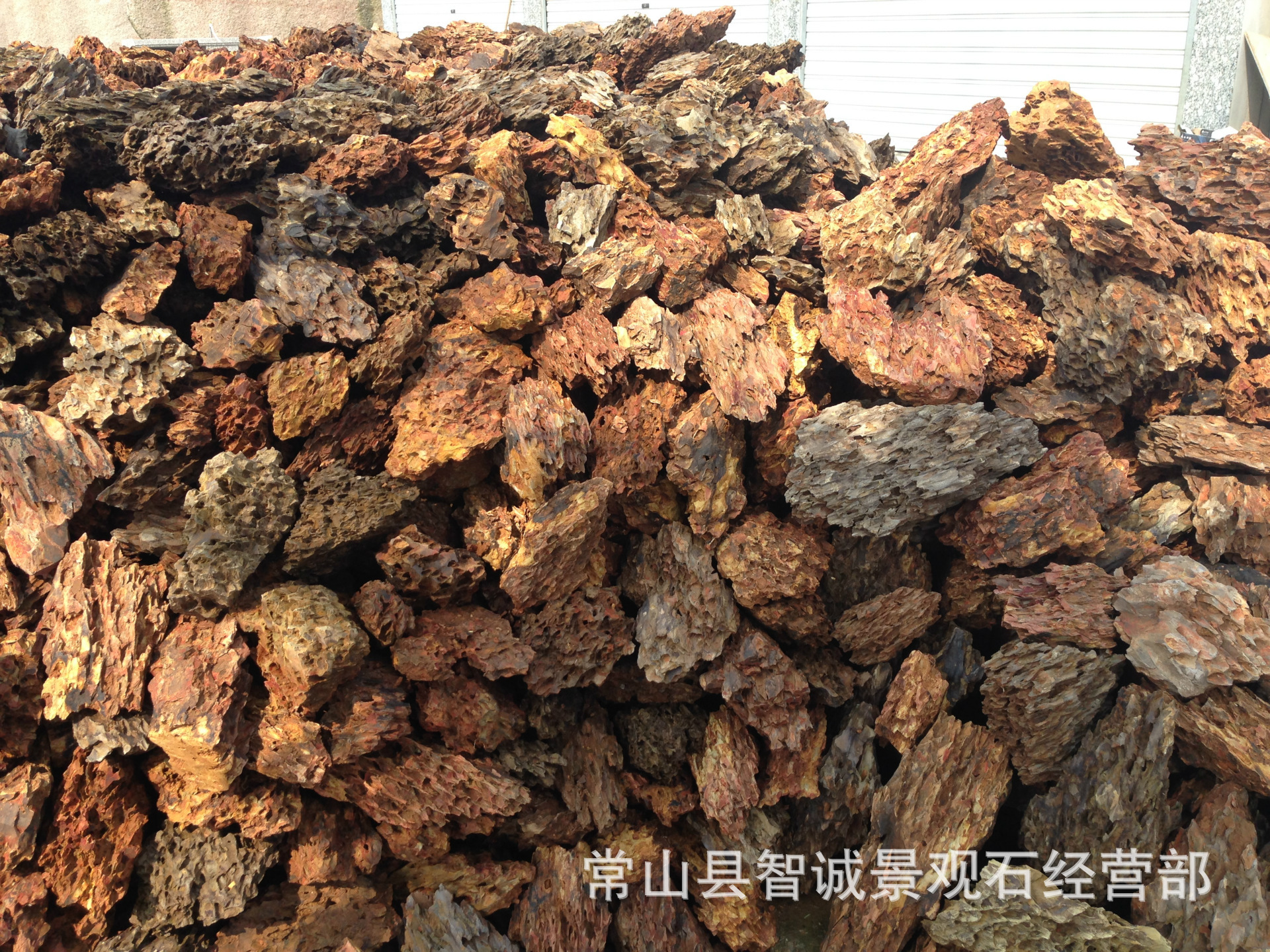 现货50吨清洗干净松皮石低价批发