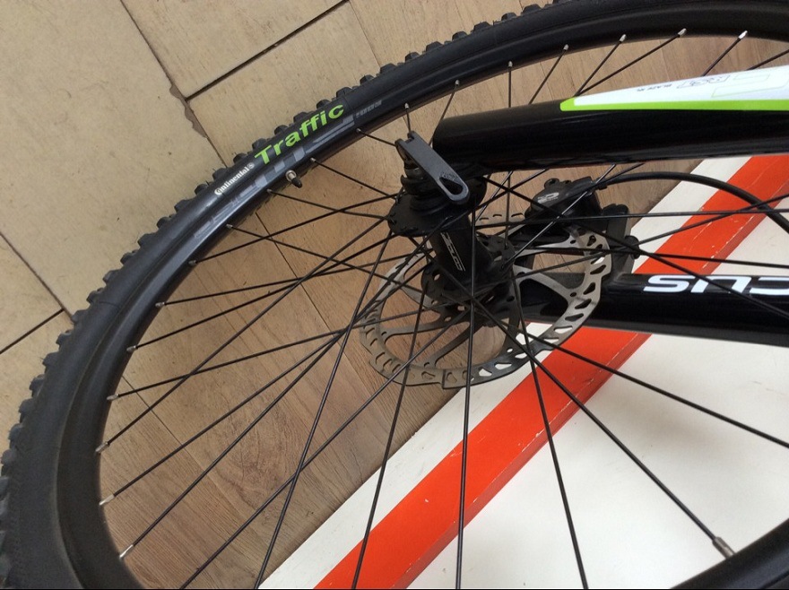 山地车 高端碳纤维山地自行车 超轻30速26寸禧玛诺xt油刹整车批发