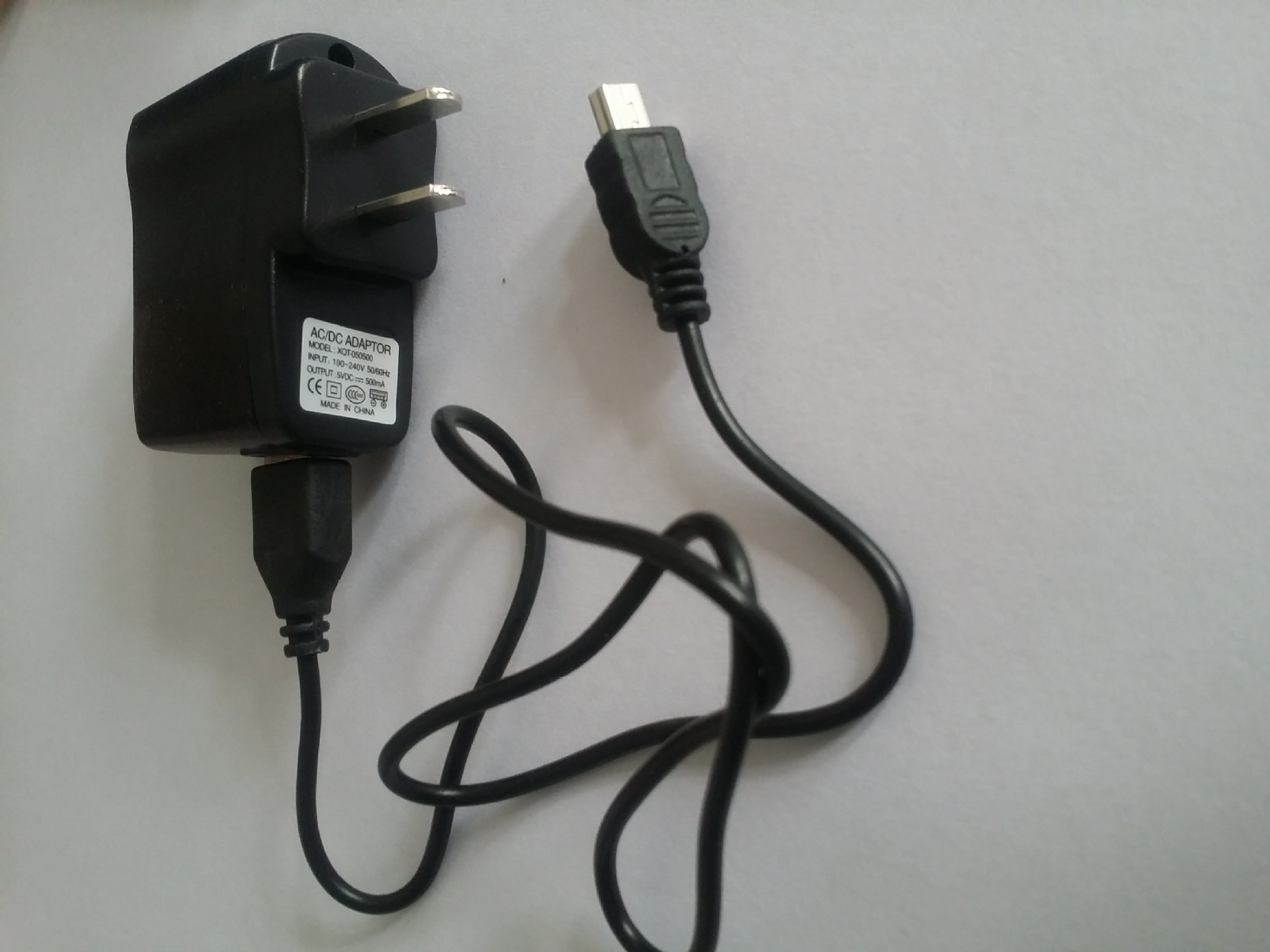 厂家批发2心usb扁口充电线插卡音箱mp3看戏机通用5v伏充电器特价