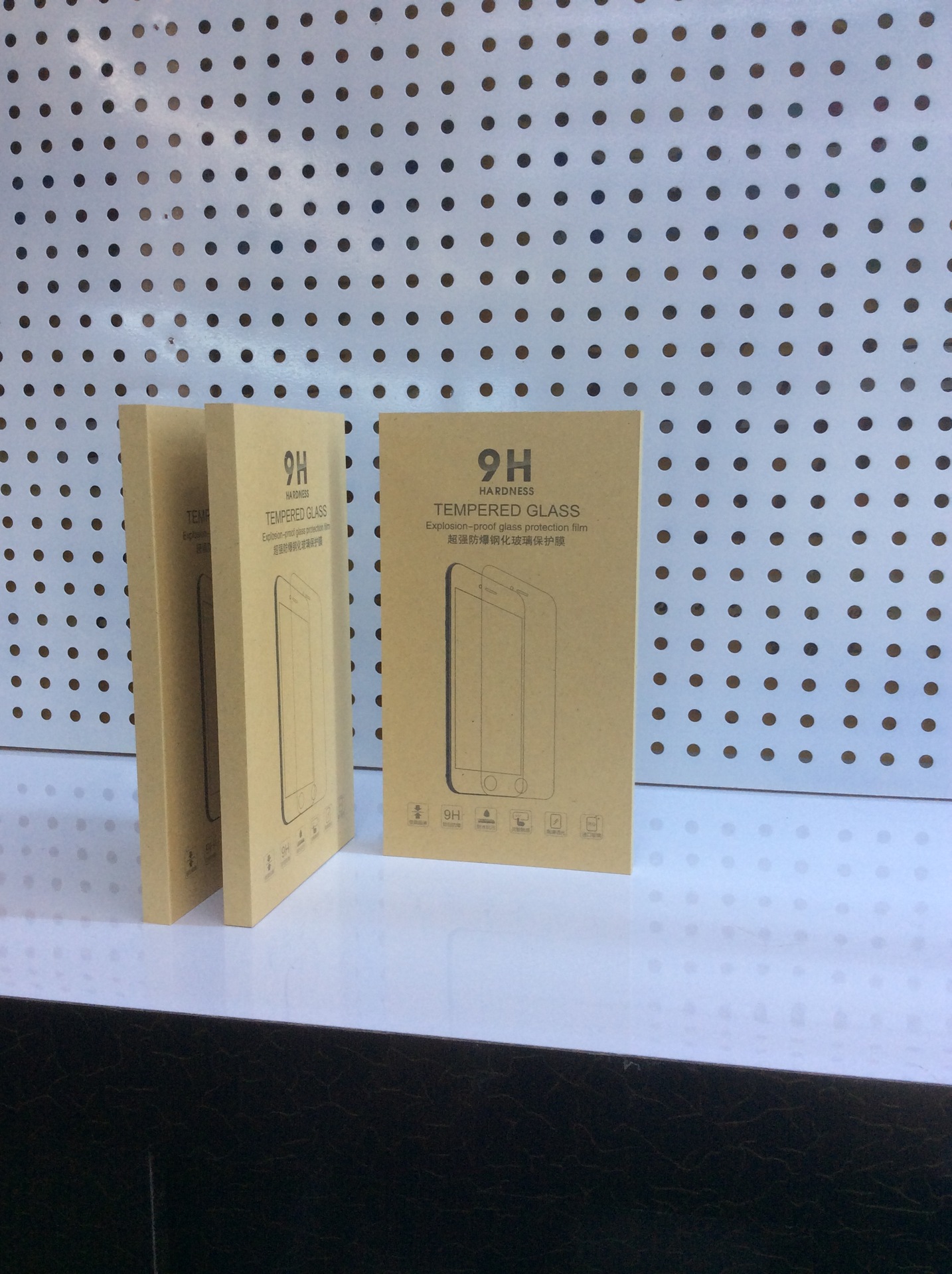 现货供应通用版手机钢化膜包装 防爆膜包装盒 木质材料 价格.