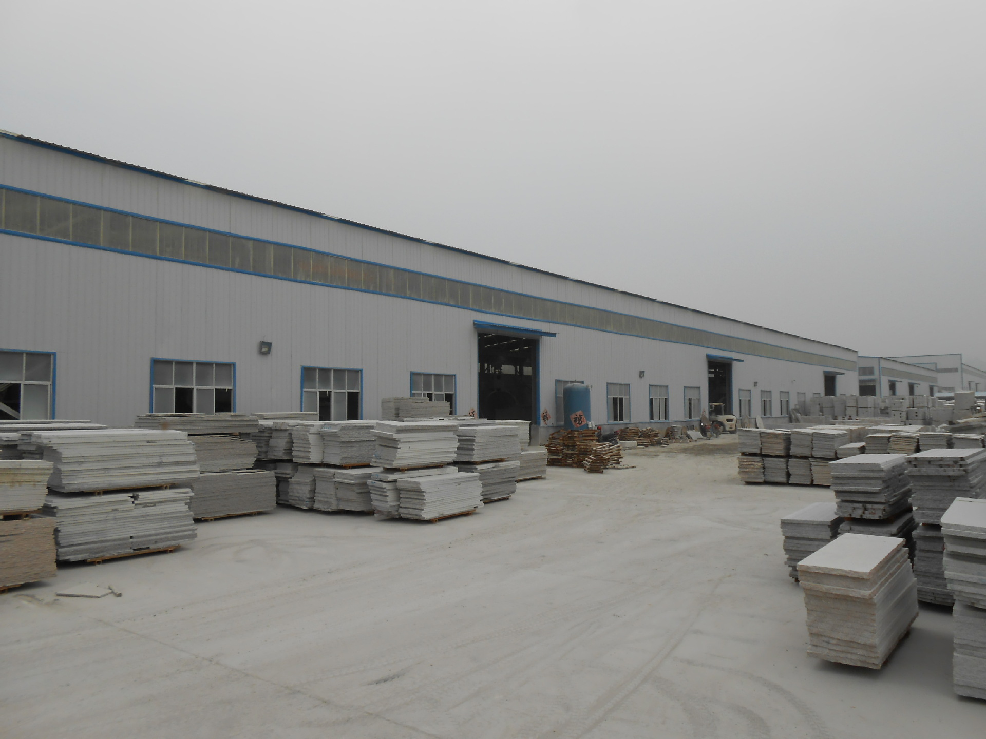 浅灰色 山东中辉 花岗岩厂家 深灰麻图片 烧面 芝麻灰石材价格