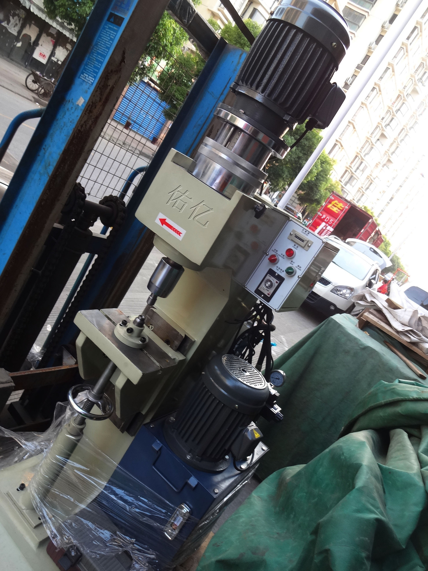 精密旋铆机,气动旋铆机,自动铆钉机,台湾佑亿牌铆钉机