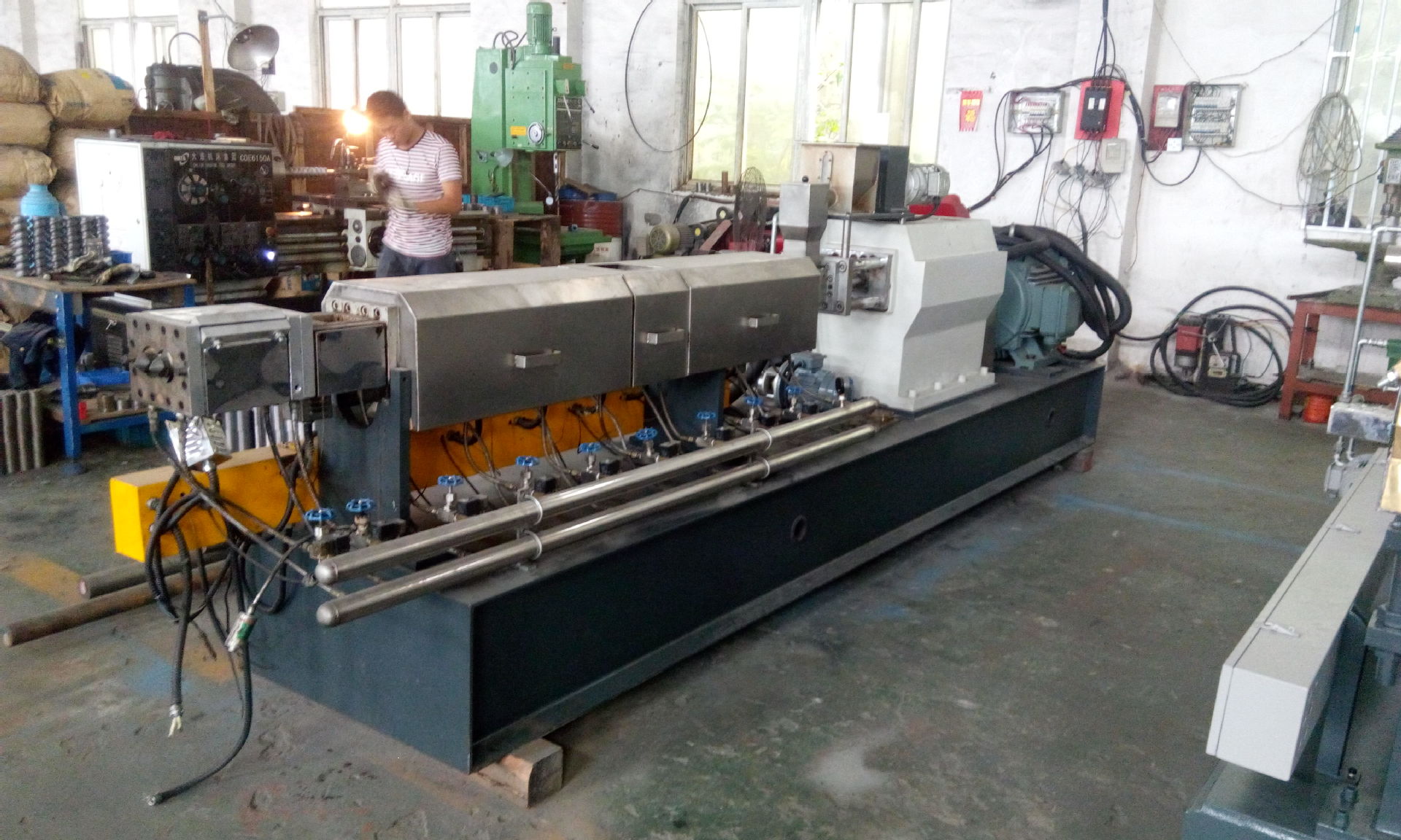 二手65双螺杆挤出机