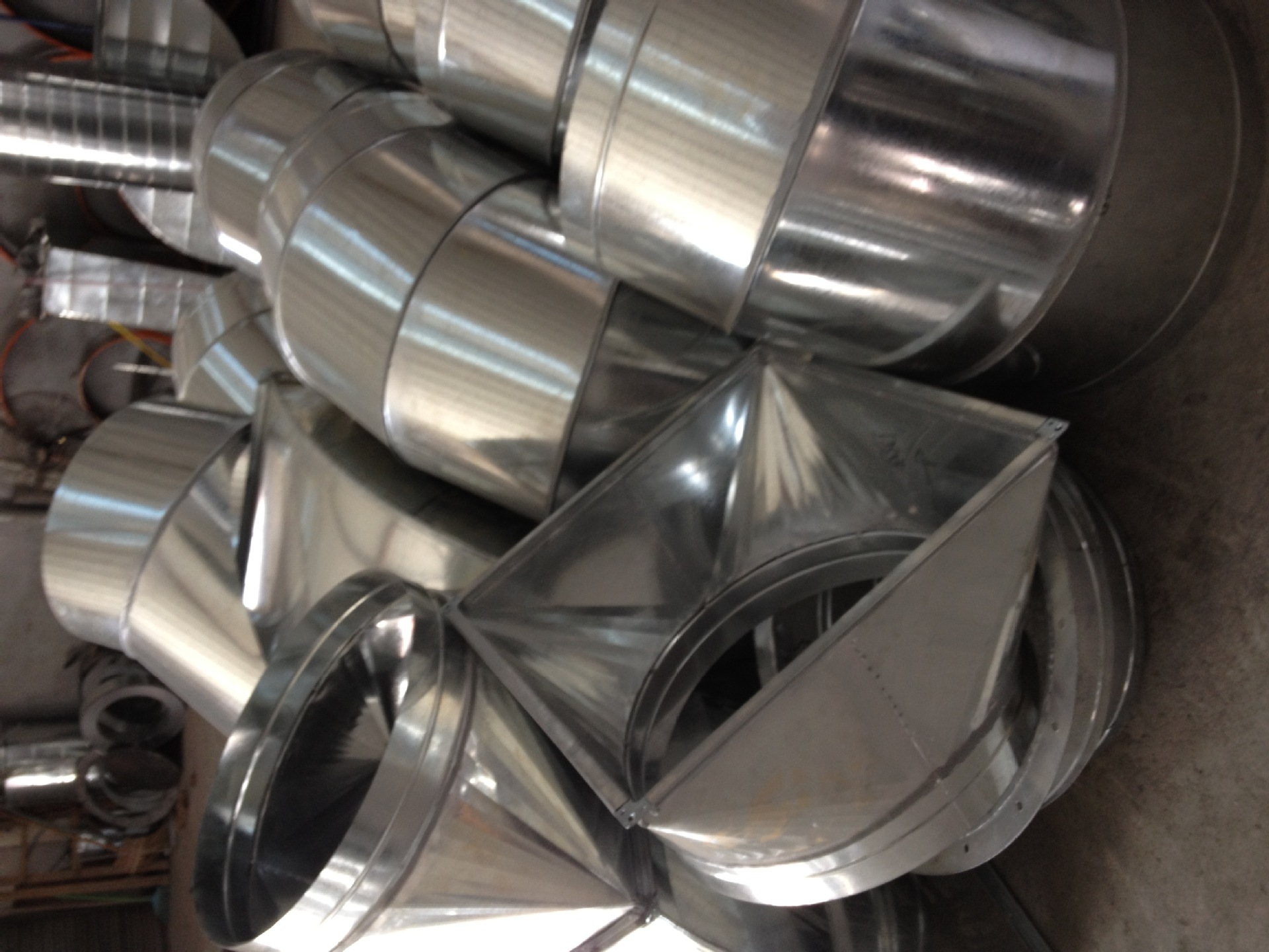 龙华白铁工程,镀锌风管,机制风管,消防风管