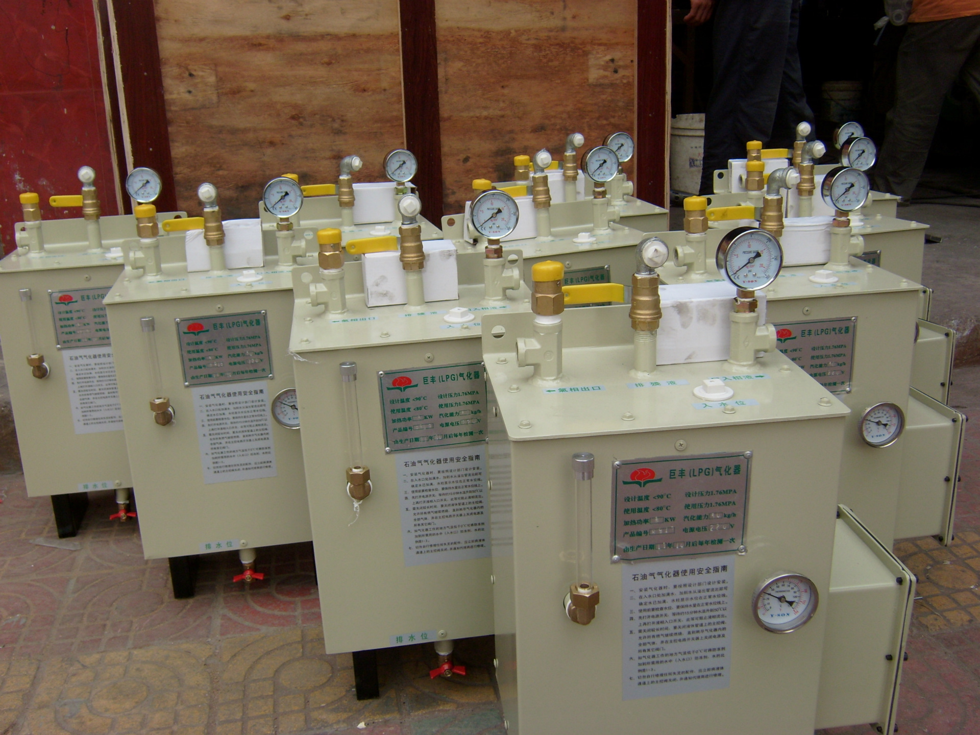 30kg方形气化器挂壁气化器是小型用户的选择方便又实用