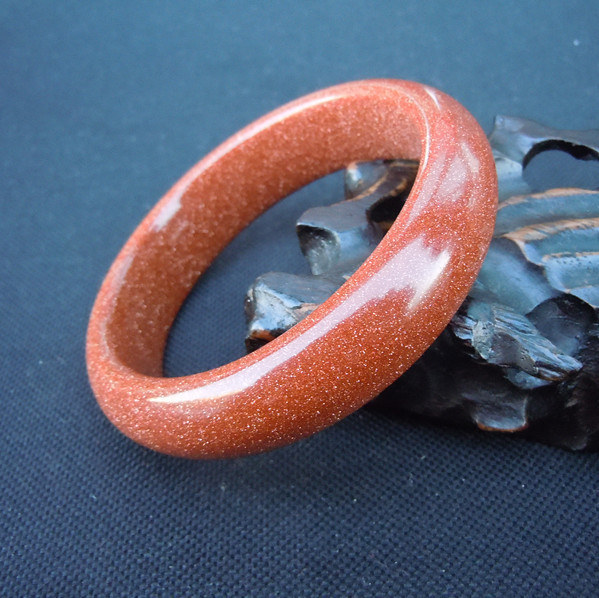 新疆和田玉 金砂玉手镯 光泽好油性佳 女士的首选