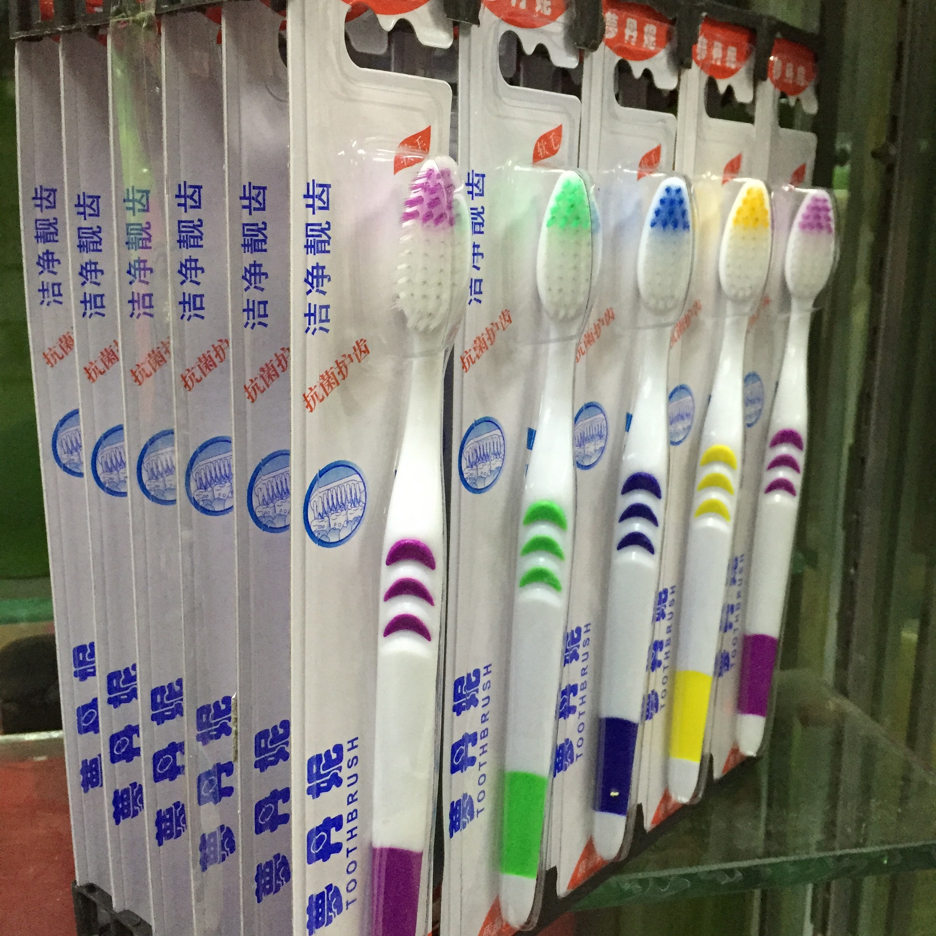 厂价直销 萝丹妮611成人软毛牙刷 低价促销超市赠品一元两元店用