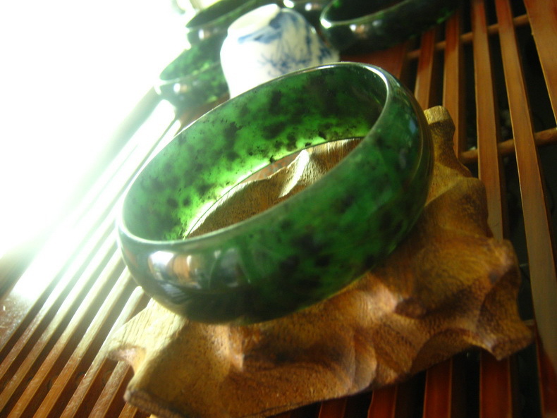 正品蓝田玉墨绿玉加宽手镯 送礼必备女款保健礼品玉镯子 量大价优