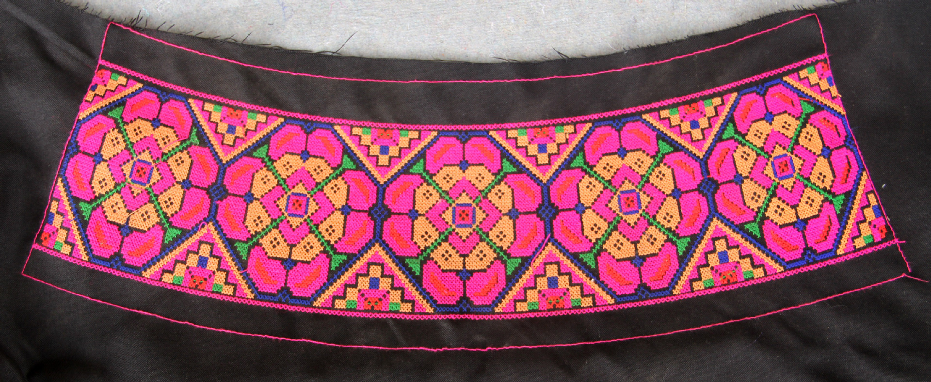 云南昆明民族绣花片刺绣片十字绣花片