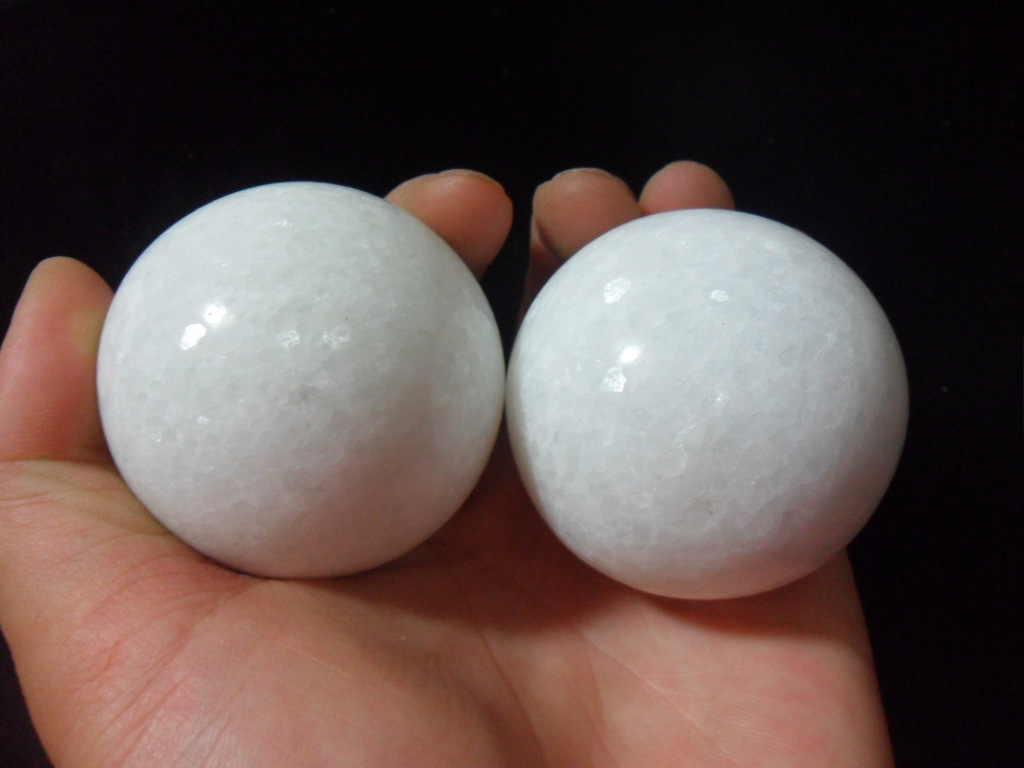 四季热卖雪花白玉石球 娱乐休闲健身球保健球 转手球 石头球