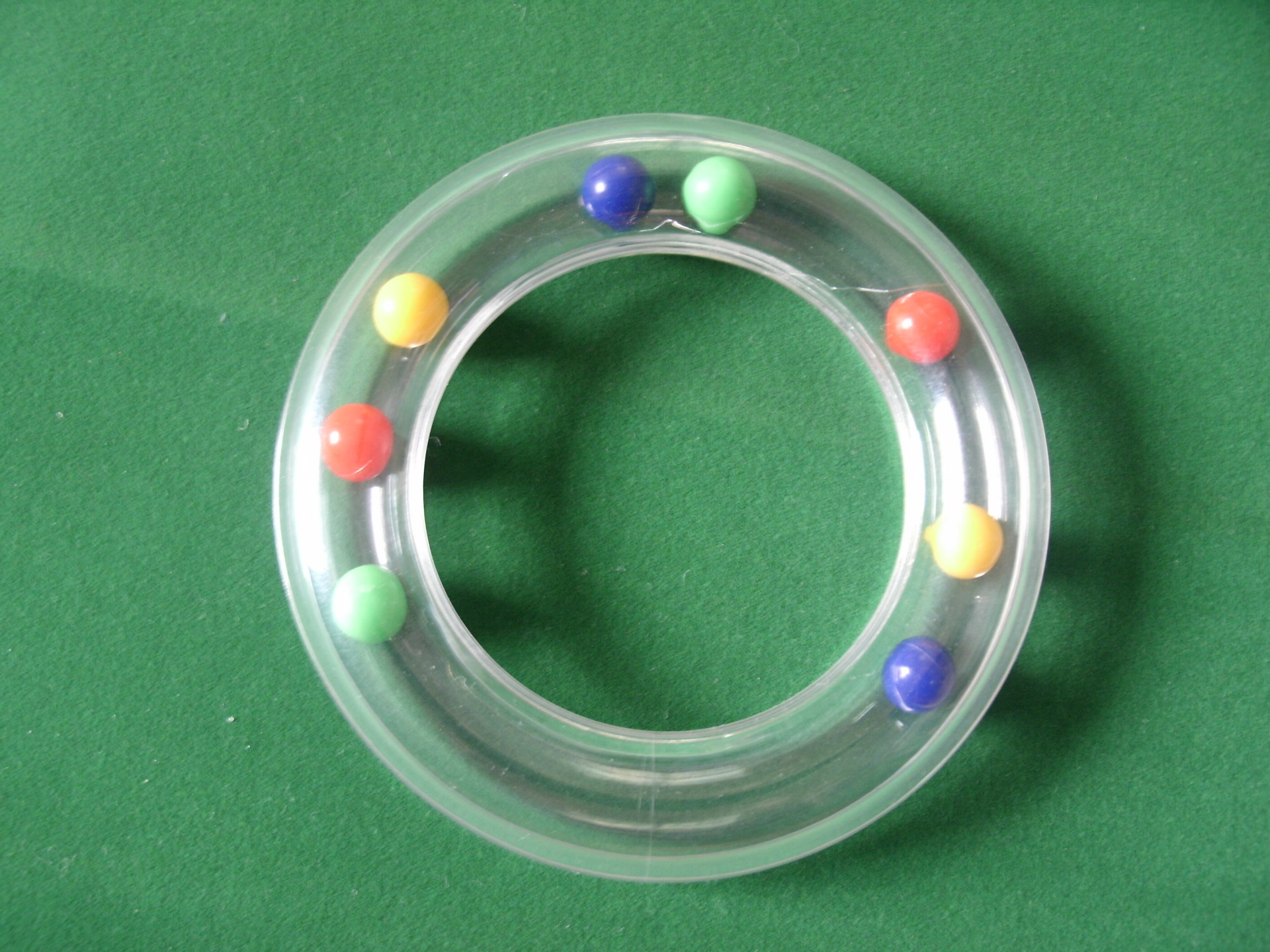 厂家直销各款式透明塑料圆环,玩具用沙沙流动珠子透明圆环圈