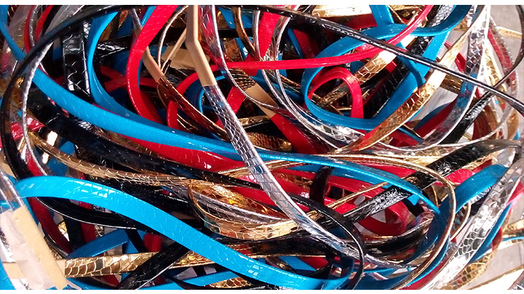 供应pu皮革贴合抽条 彩色蛇纹pu抽条皮绳鞋材料加工皮革配饰鞋线