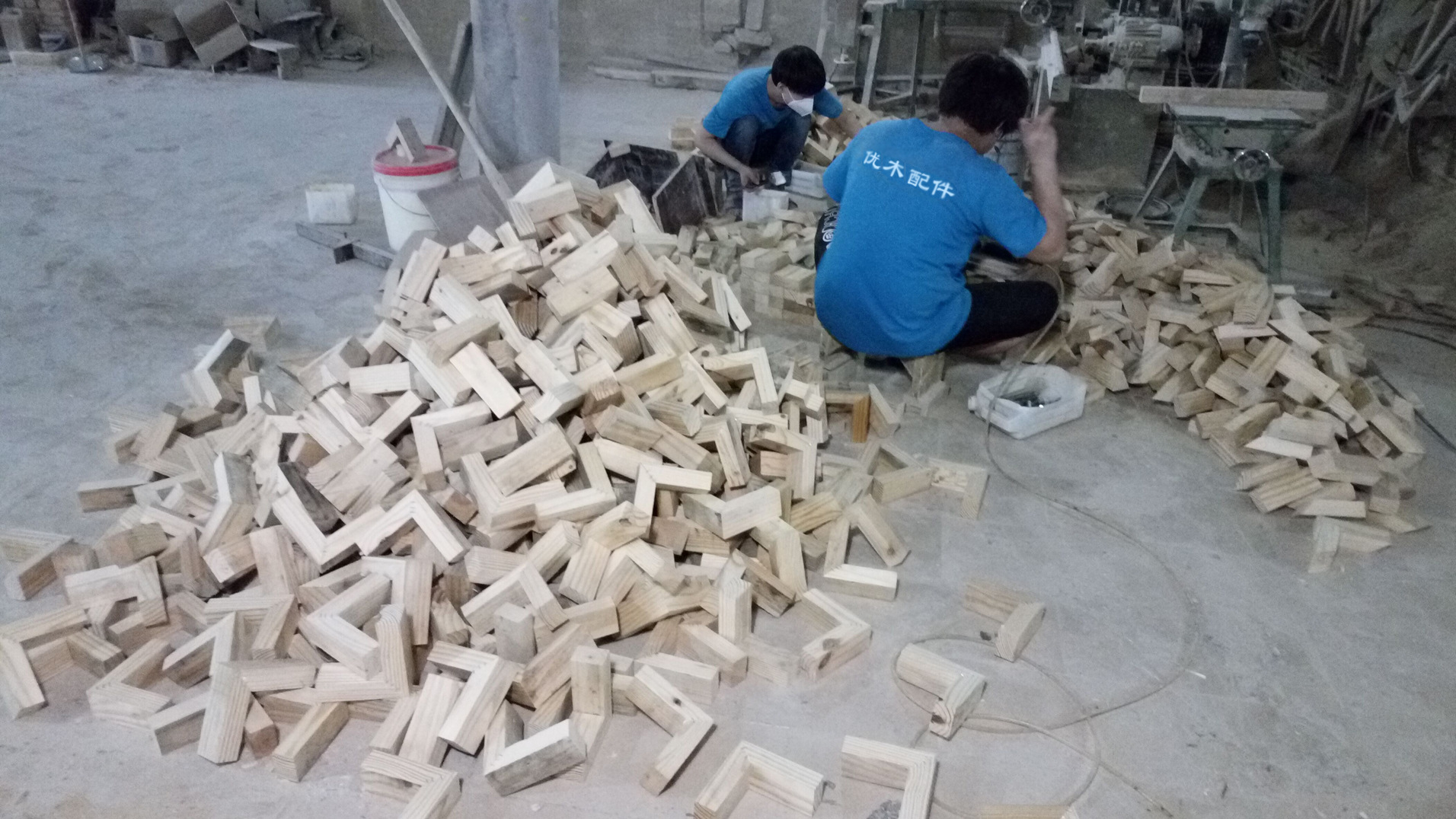 工厂直销 优木沙发脚木腿家具实木安装连接件 8*8 固定铁片垫片