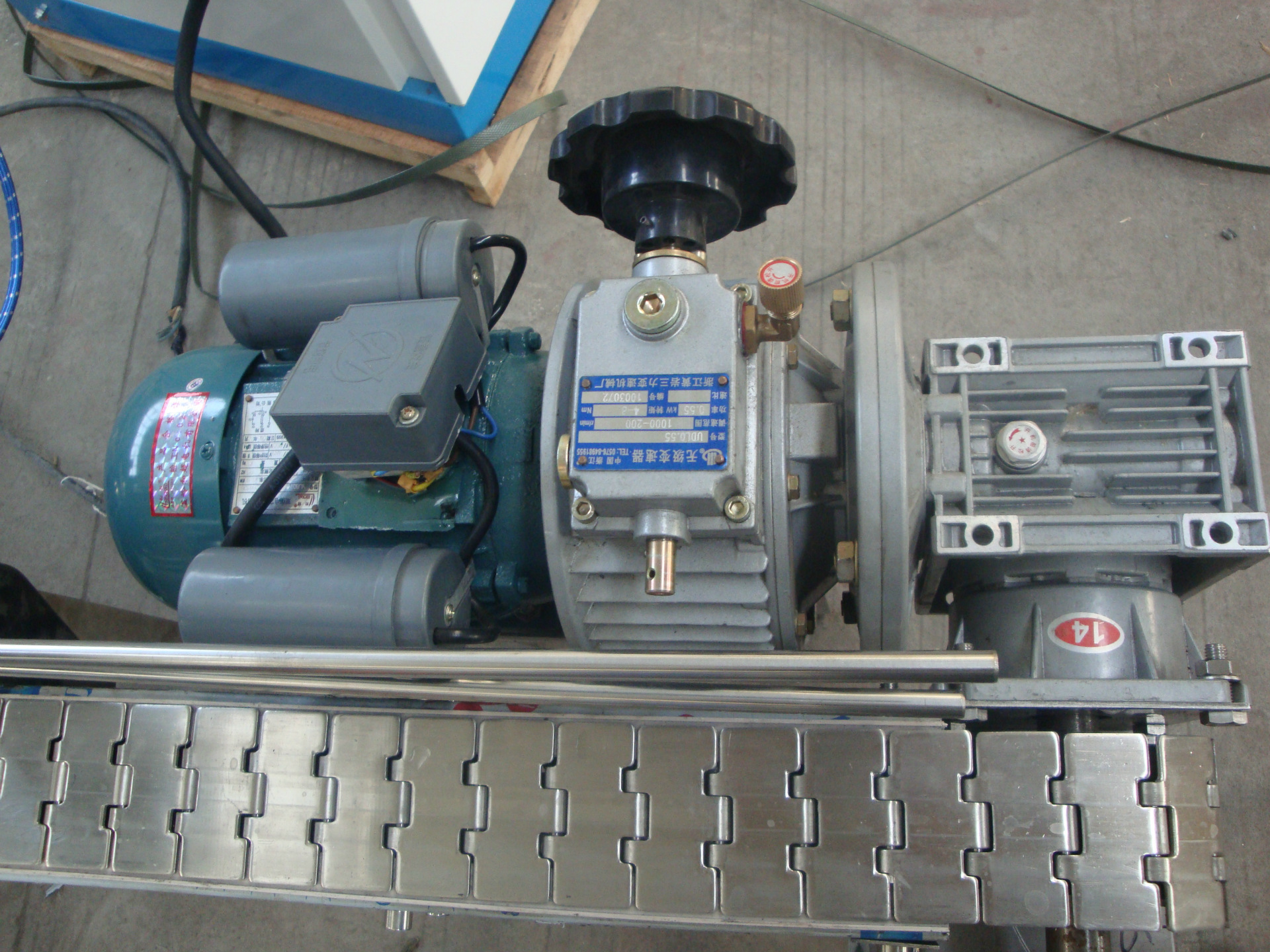 五加仑灌装线 动力头