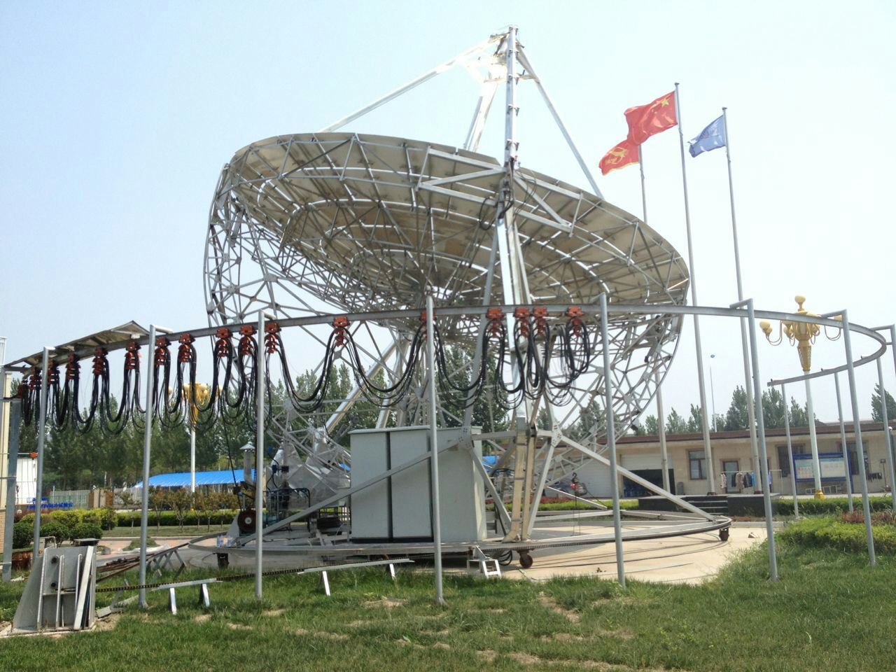 蝶式聚光热能-太阳能发电机组