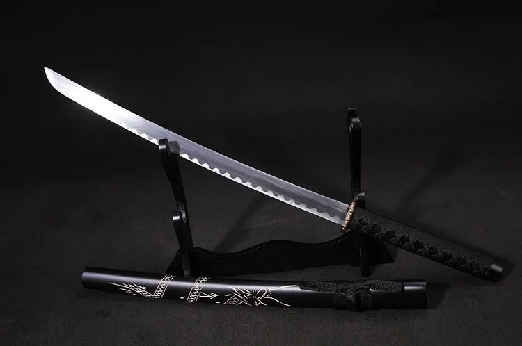 厂家直销龙泉宝剑加厚型黑色刻龙武士剑亚光套刀短剑未开刃