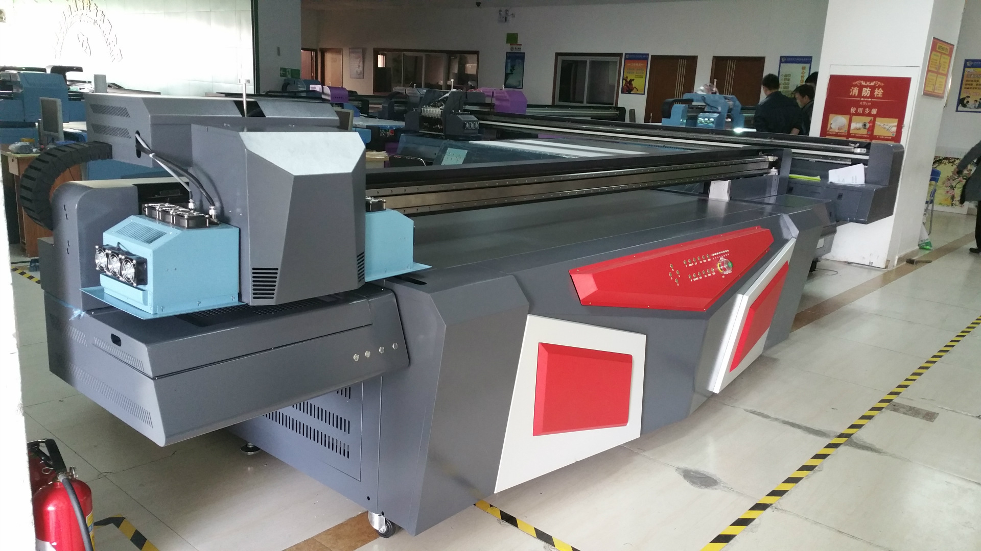 中山玻璃uv彩绘机 中山移门印花机 亚克力广告打印机 背景墙喷绘机