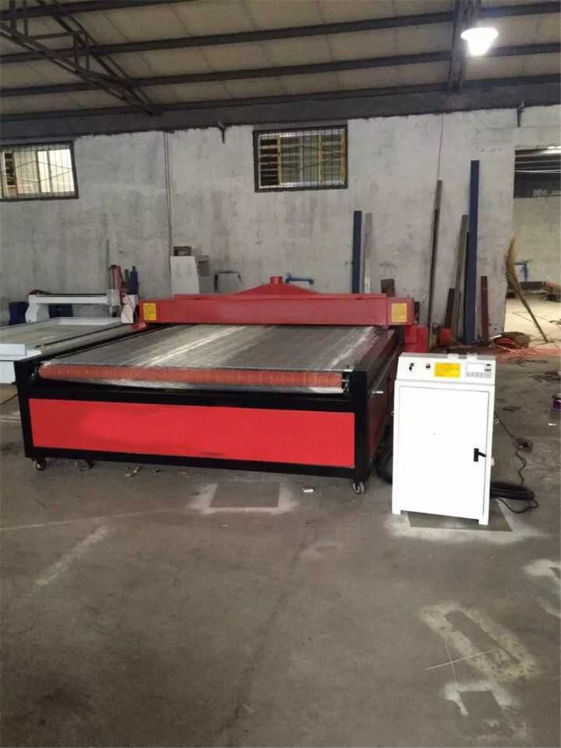 济南磐盛1625玩具 服装加工辅助设备/地毯 激光裁床 包运费