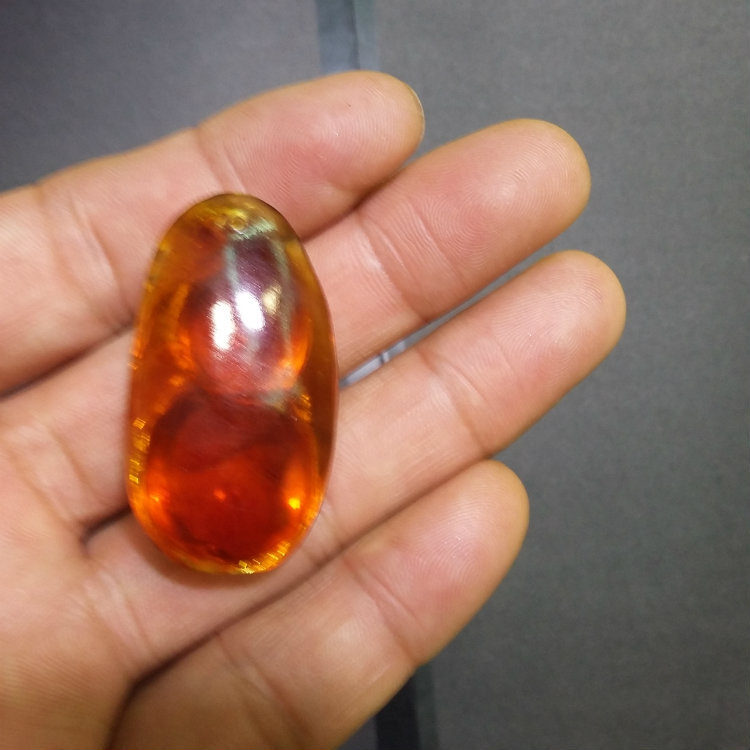 乌克兰琥珀蜜蜡吊坠变色带荧光浮盐水精品无优化带皮雕刻批发零售