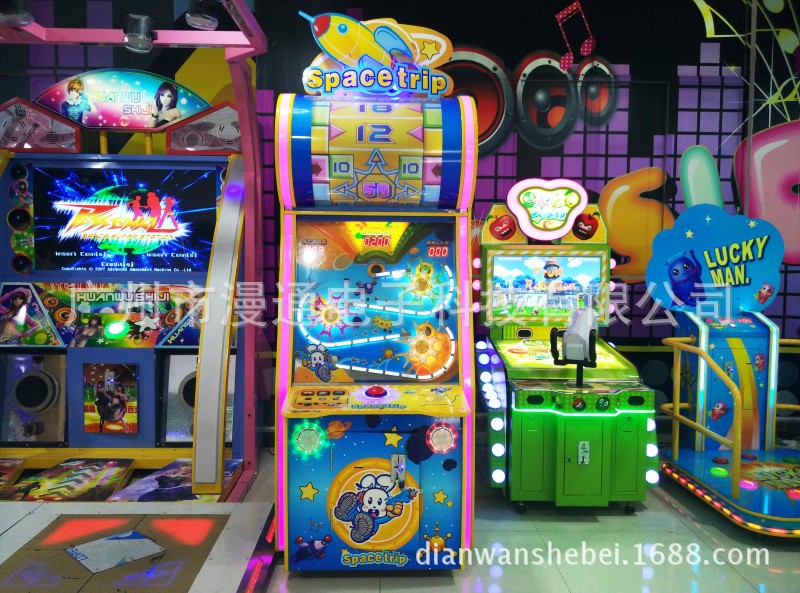室内游乐设备_太空穿梭彩票机游戏机 大型室内