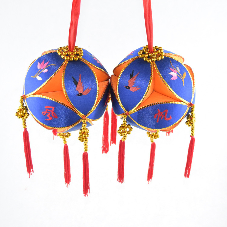 厂家桂林民族布艺12公分绣球 民族饰品 婚庆用品批发