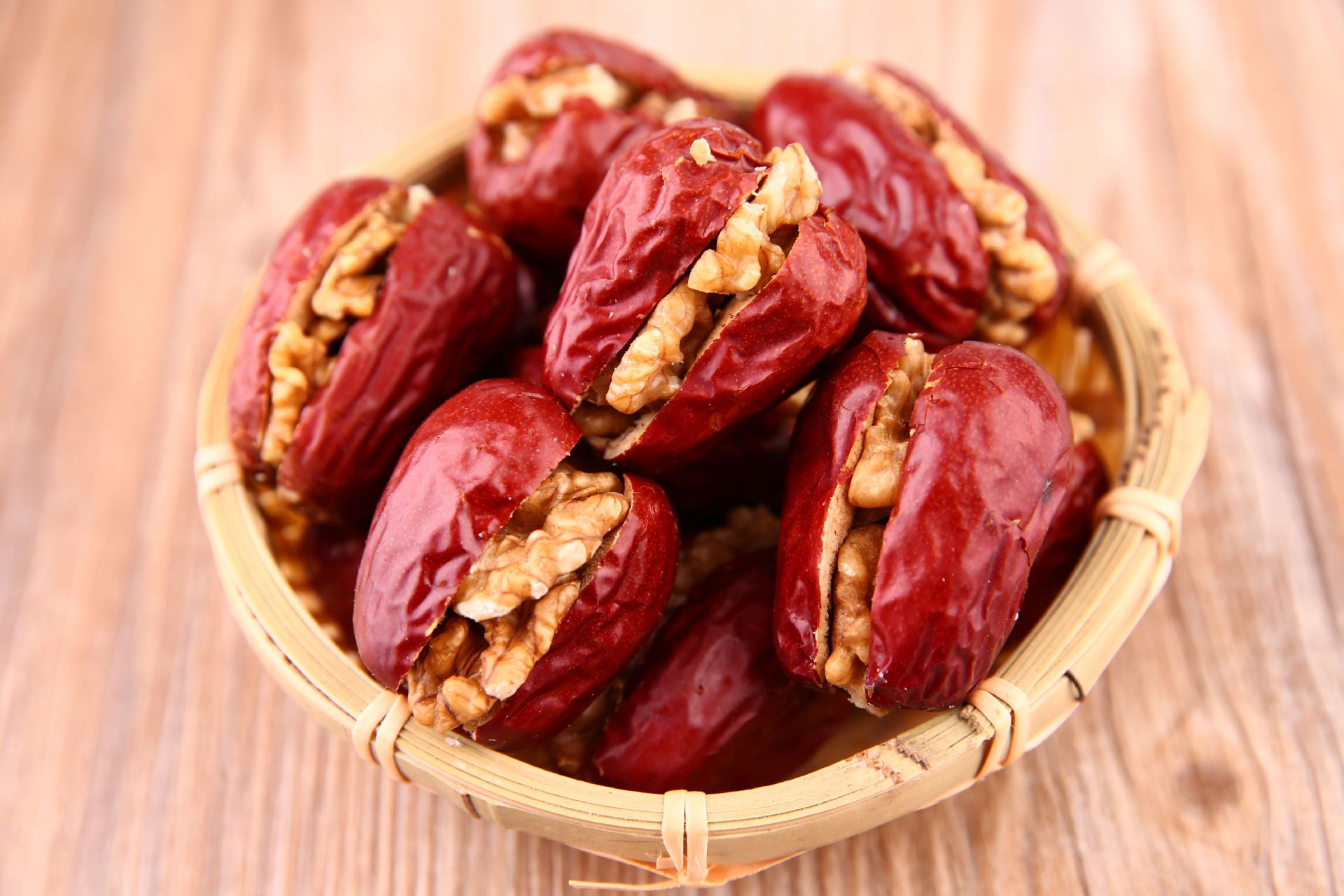 包邮新疆特产和田玉枣大红枣夹核桃仁色香味俱全批发