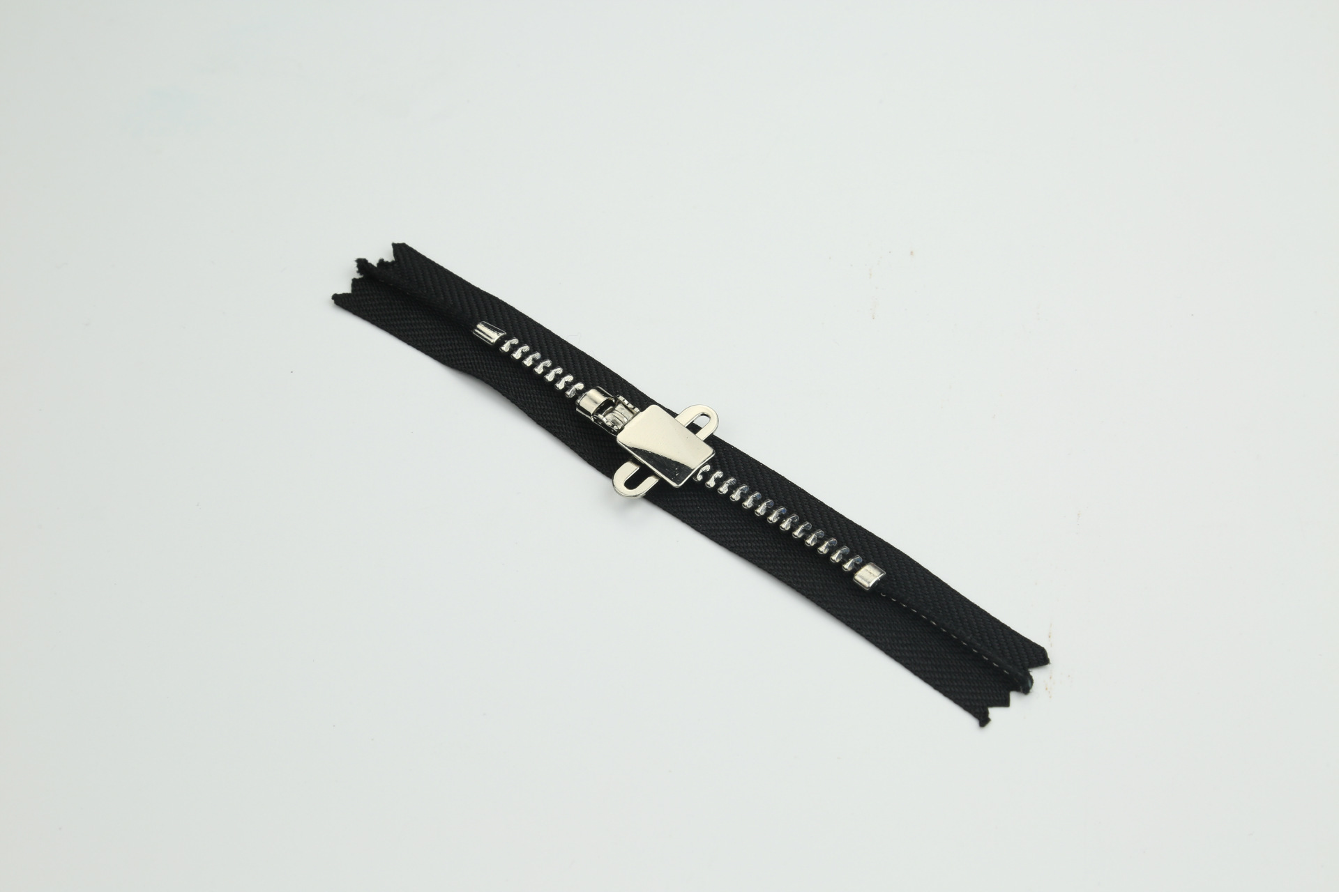 txx厂家直销金属调节锌合金亮银齿伸缩拉链服装专用拉链外套拉链