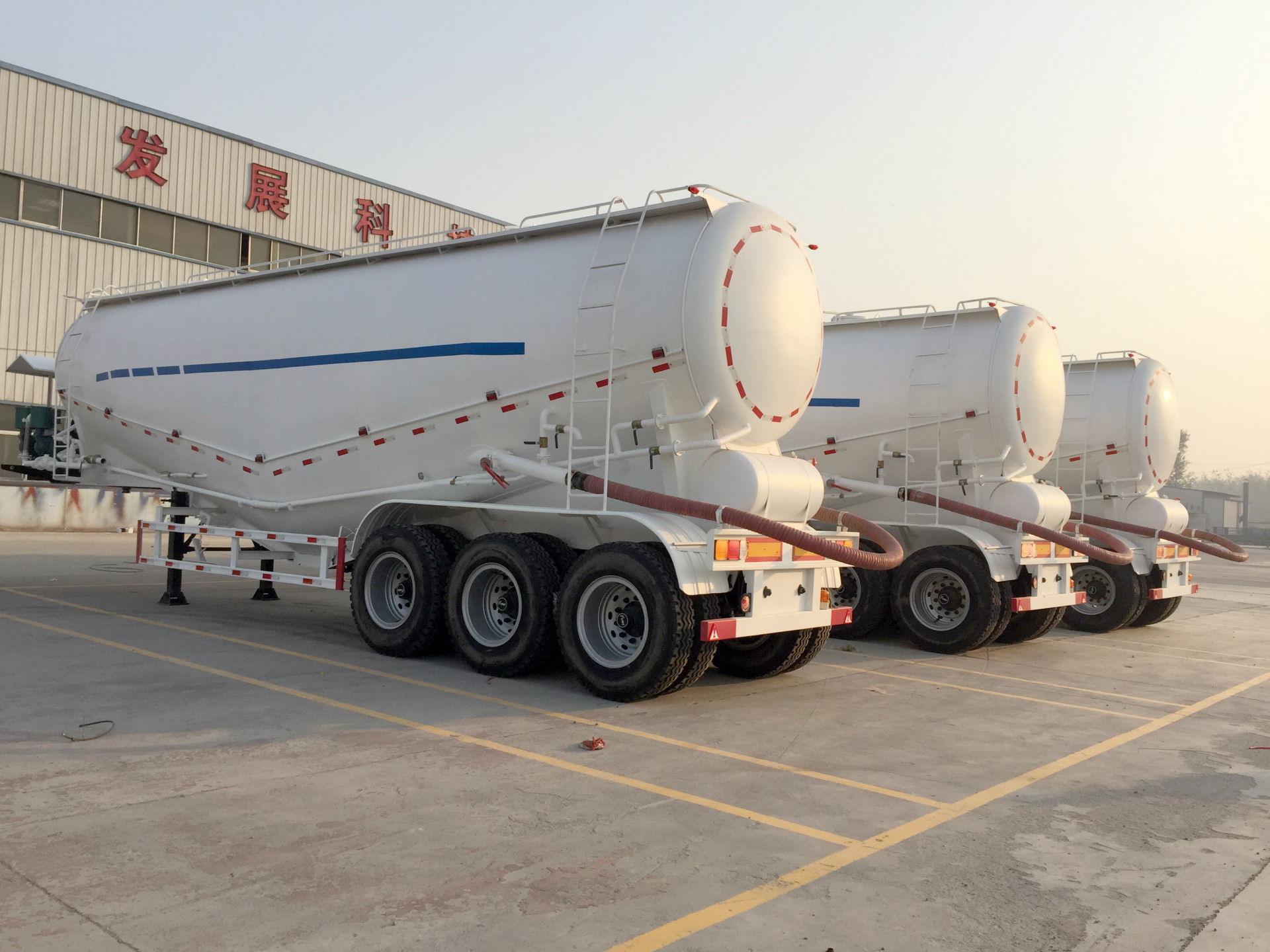 70吨中密度粉粒物料运输半挂车 粉罐车 质优价廉 品质保证