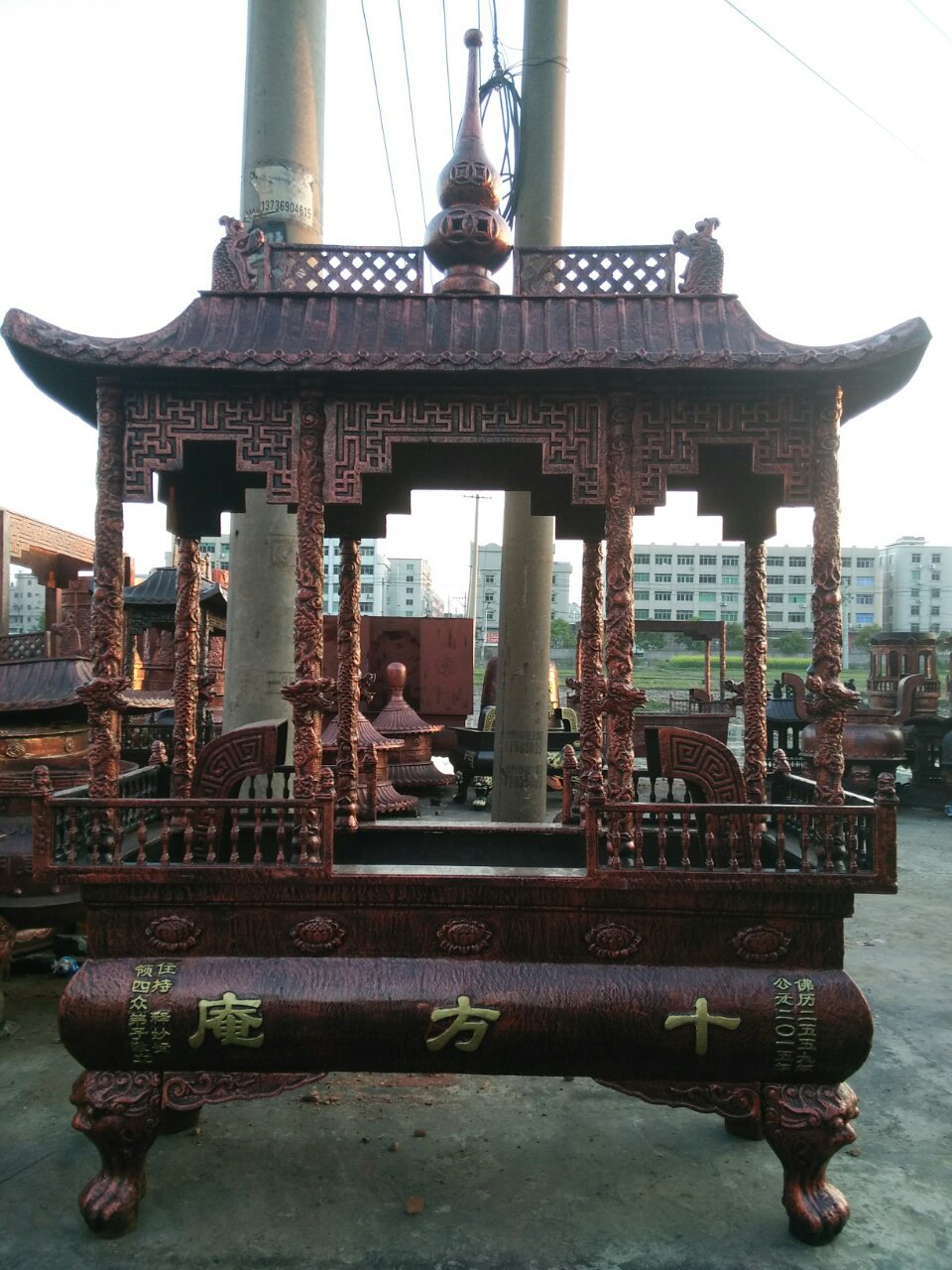 我厂专业生产仿古宝钟 香炉 宝鼎 铜钟 铁钟 佛像 长方香炉.