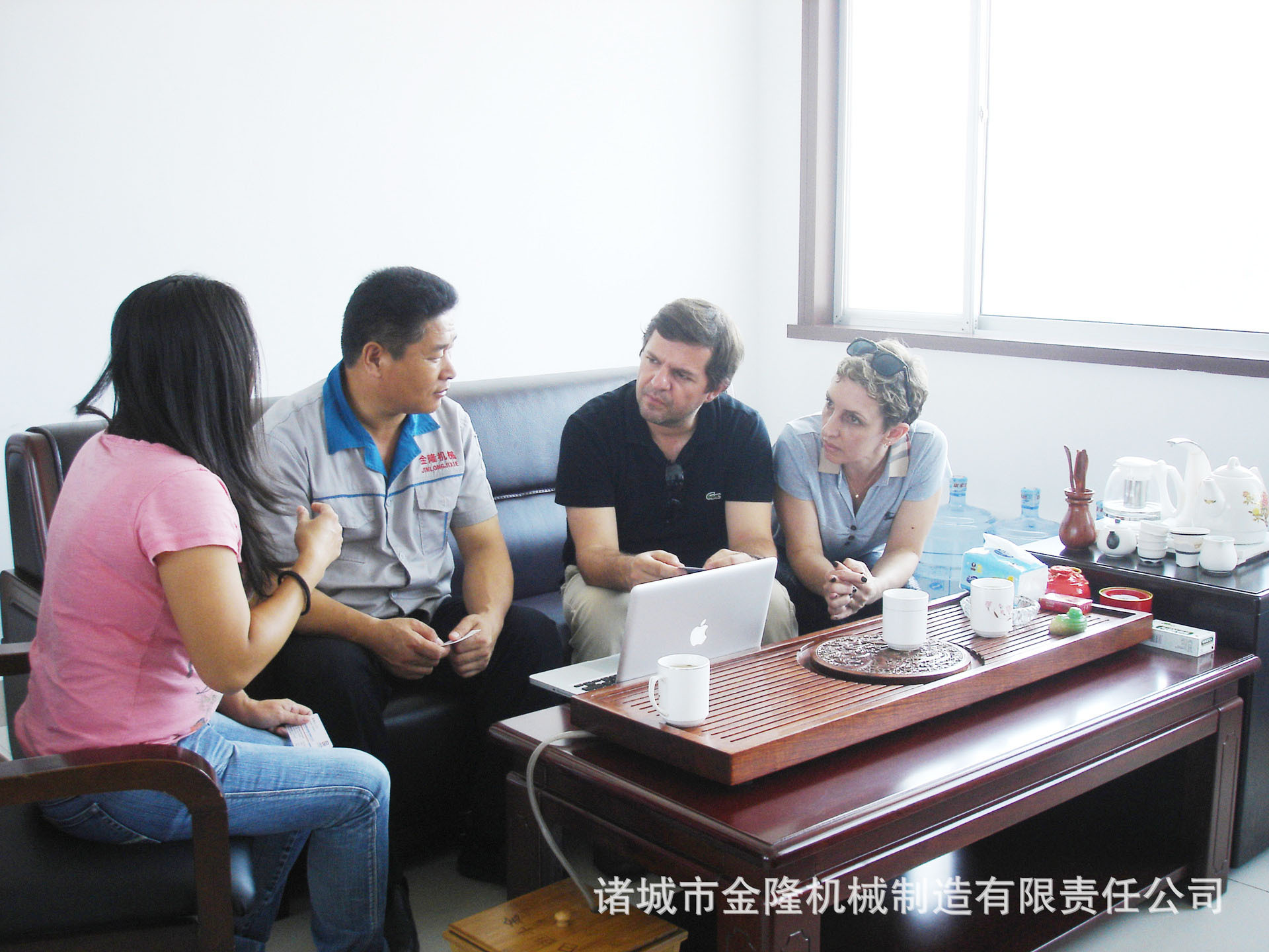 2356967731_1892370317