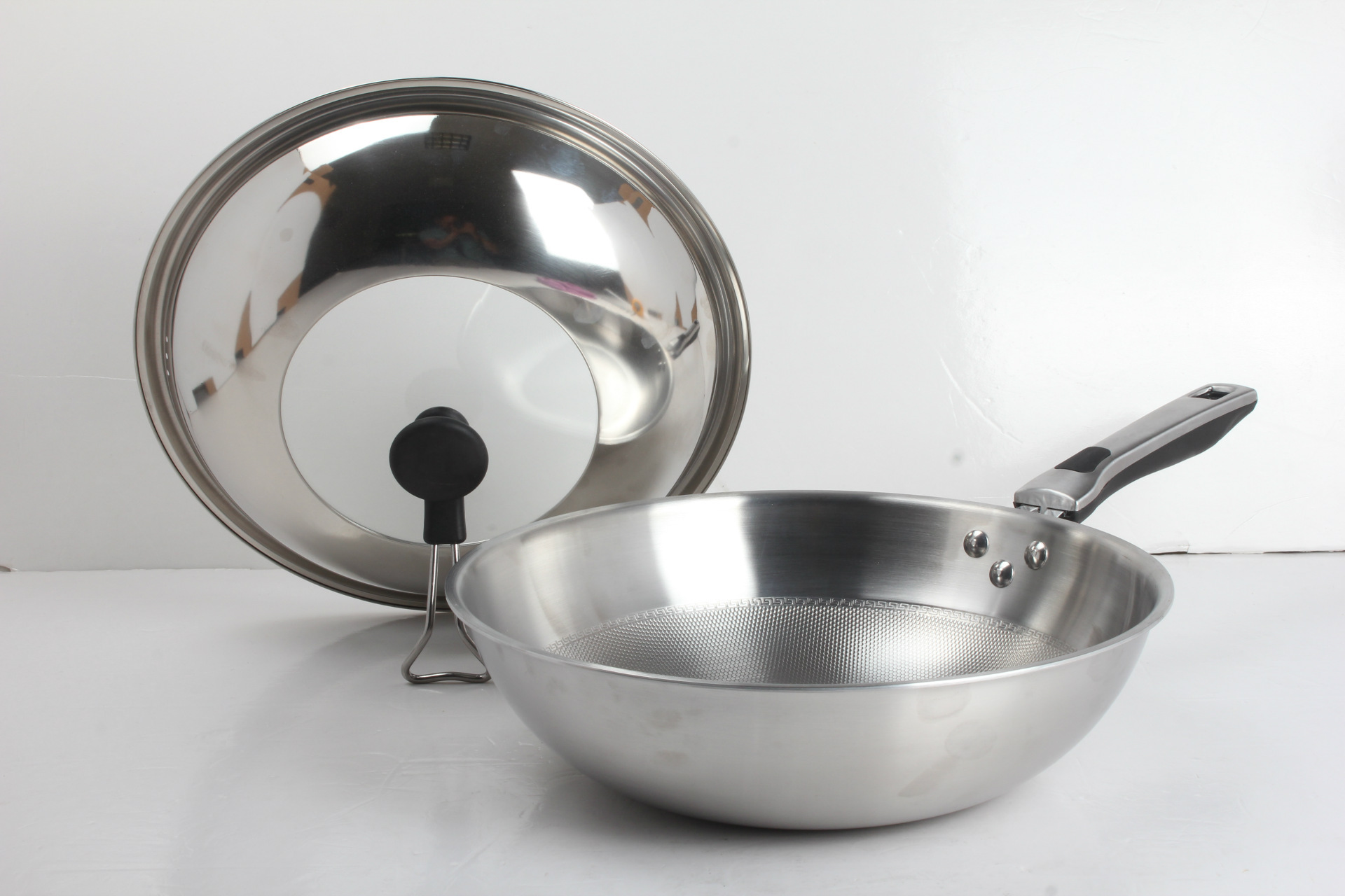 加厚不锈钢炒锅无涂层无油烟平底不粘锅电磁炉燃气灶通用32cm