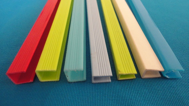 环保pvcu型条槽 pvc文具条 塑料u型材【专业生产各尺寸 欢迎咨询