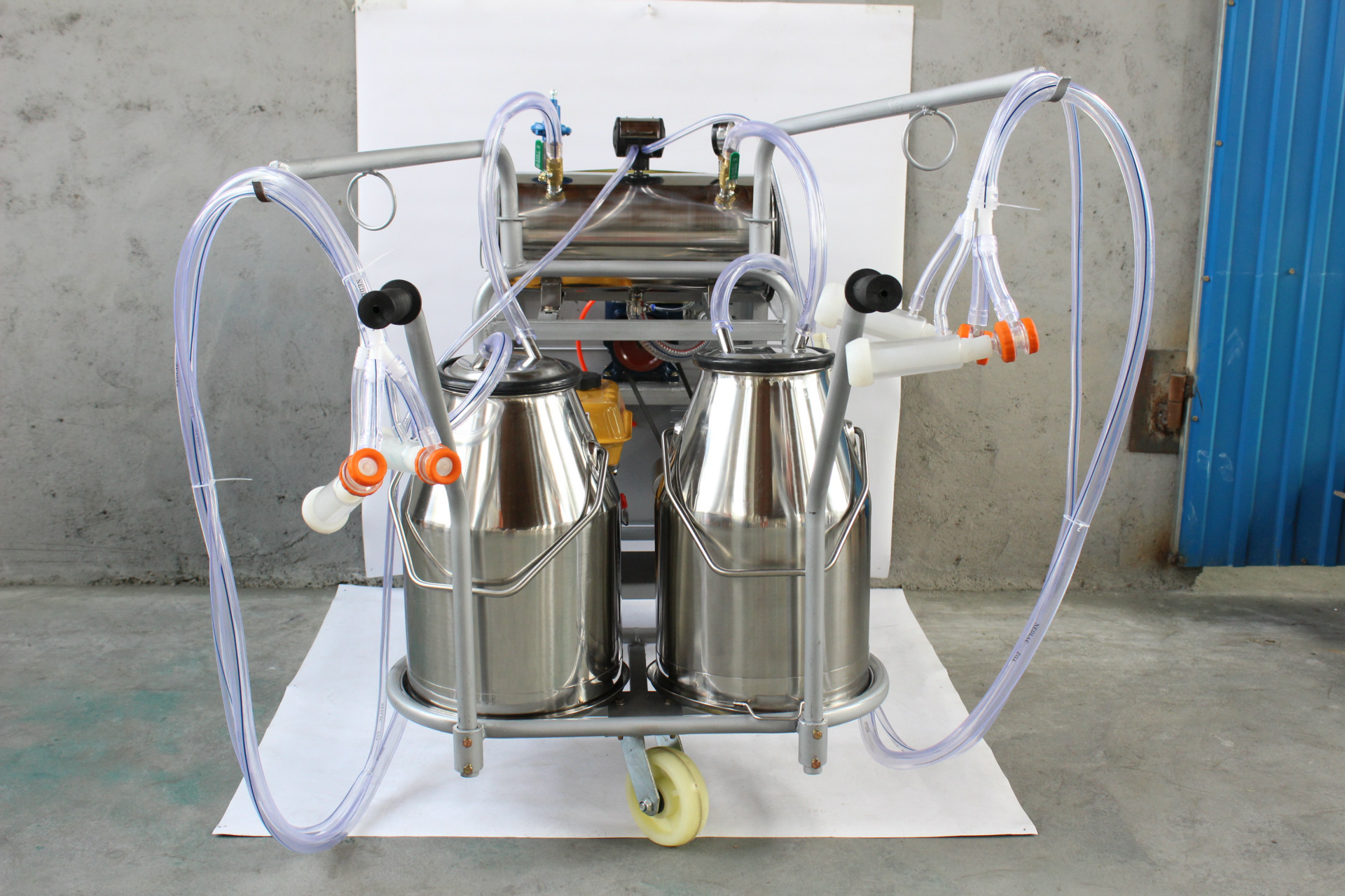 【厂家直销】挤奶机 油电两用挤奶机 奶牛奶羊挤奶器 牛用吸奶器