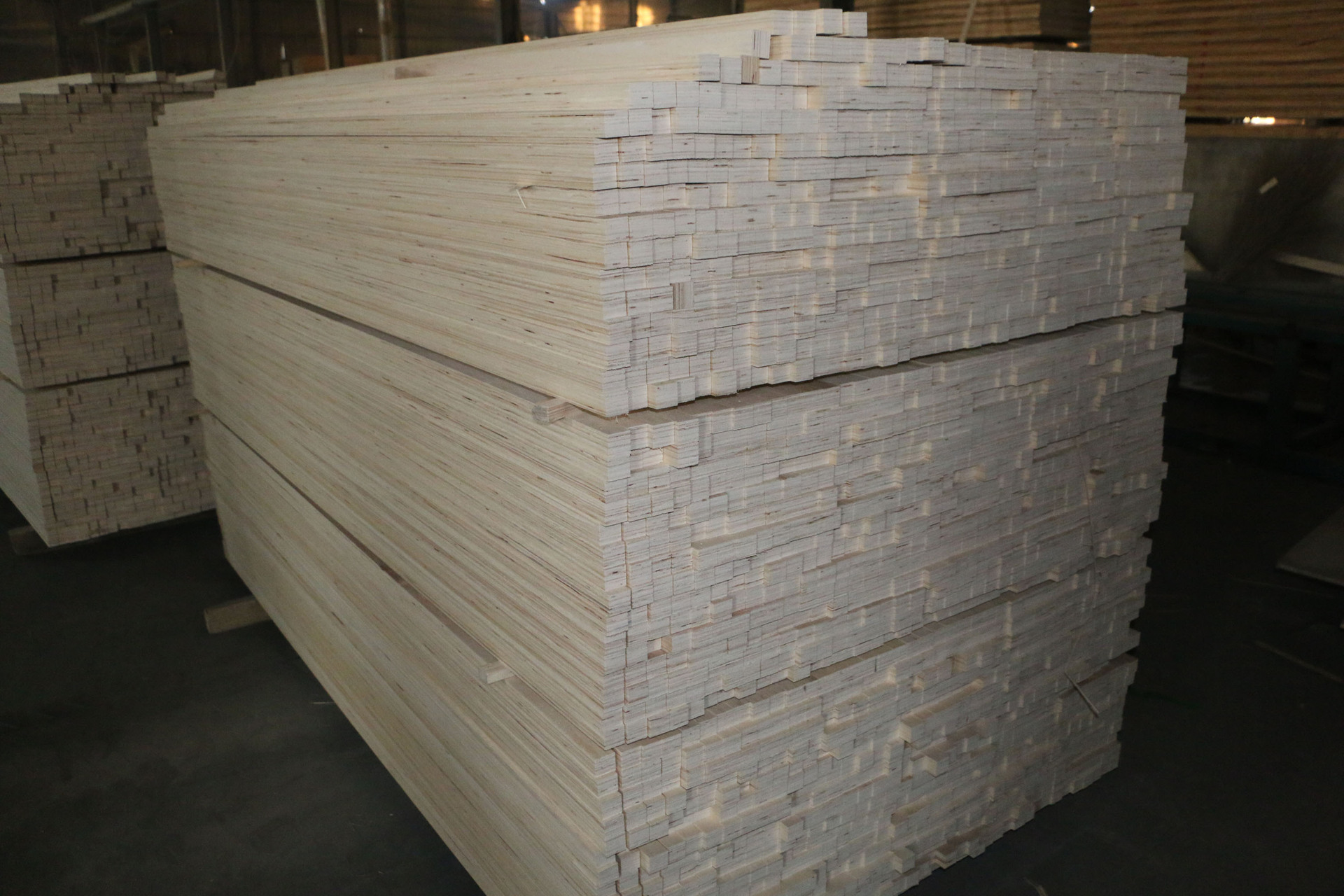 全杨木胶合板木板材家具材胶合板批发订制0